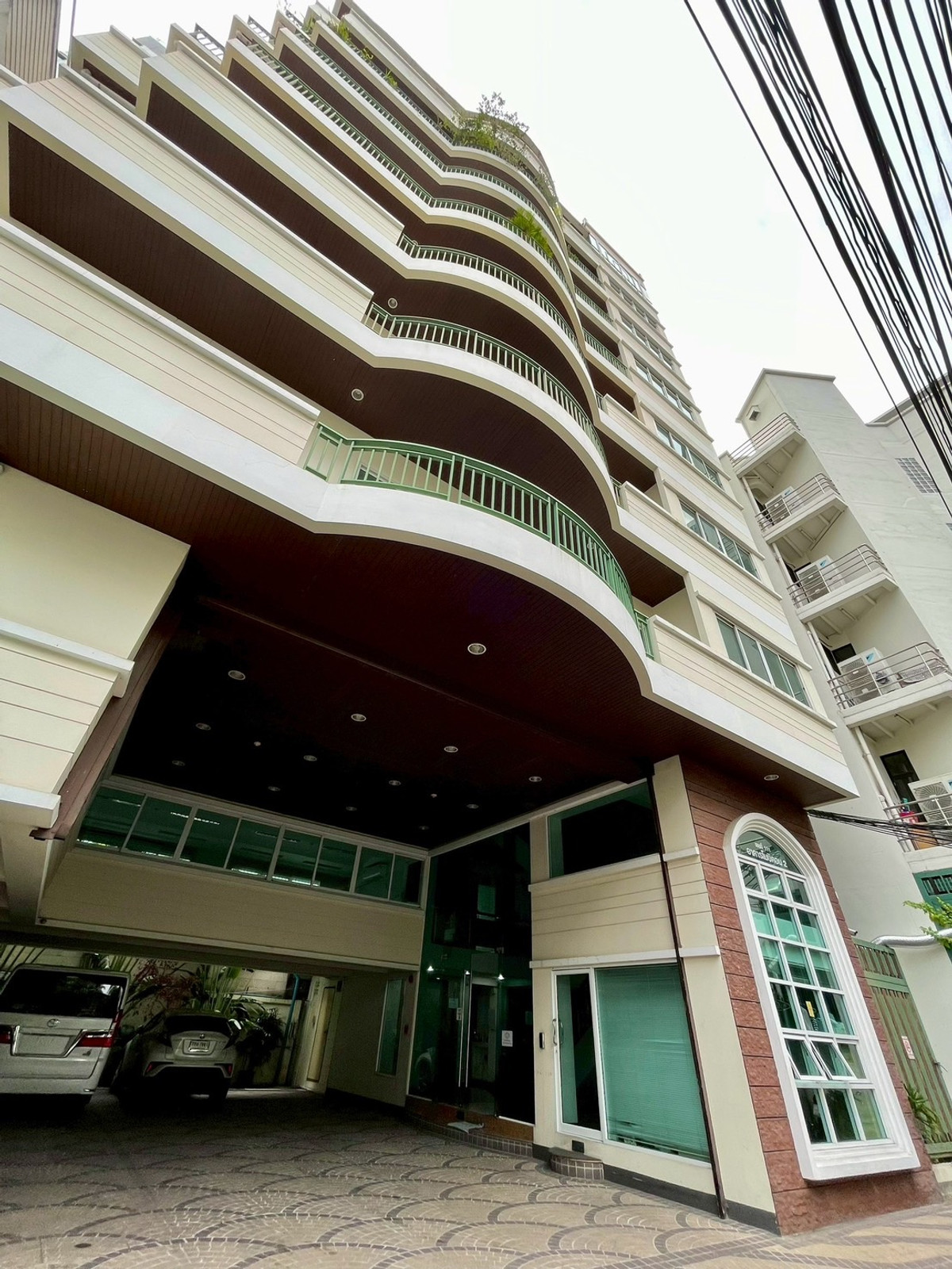 For RentOfficeSathorn, Narathiwat : Office for rent, Sathorn-Narathiwat Road, beautiful, good location, near BTS Chong Nonsi. If interested, contact Line @841qqlnr