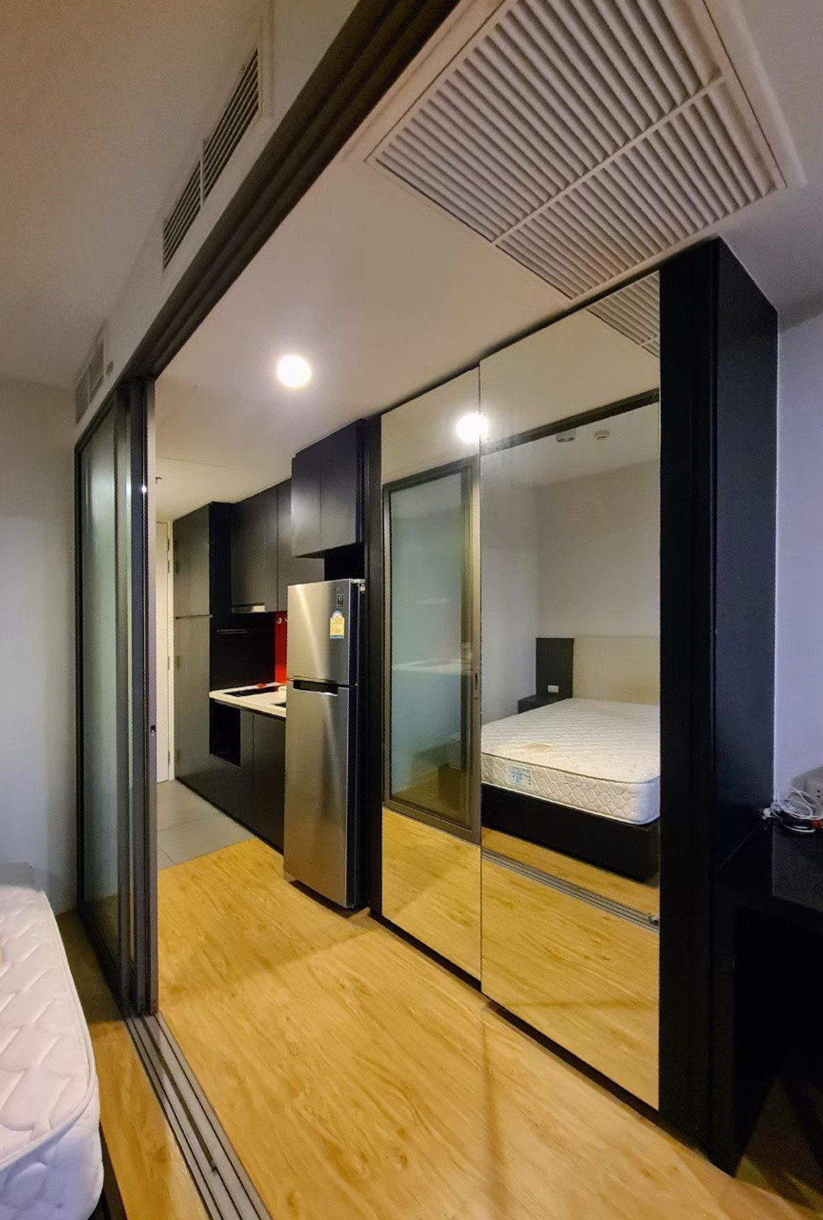 ขายคอนโดสีลม ศาลาแดง บางรัก : 🏠✨ ไซมิส สุรวงศ์ | ขายคอนโด 1 ห้องนอน (HBH-ST-147)