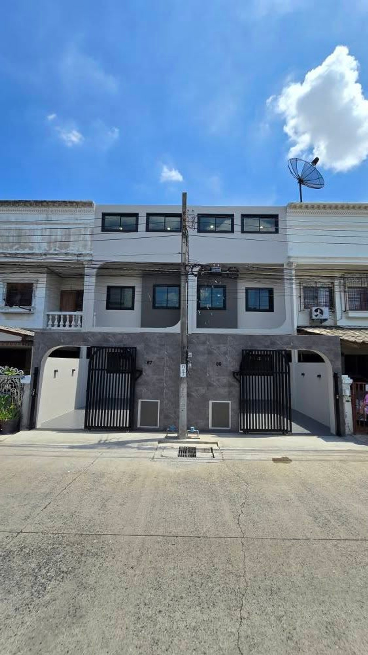 For SaleTownhomeOnnut, Udomsuk : Townhouse for sale, 2 floors, 2 bedrooms, brand new decoration, Punnawithi