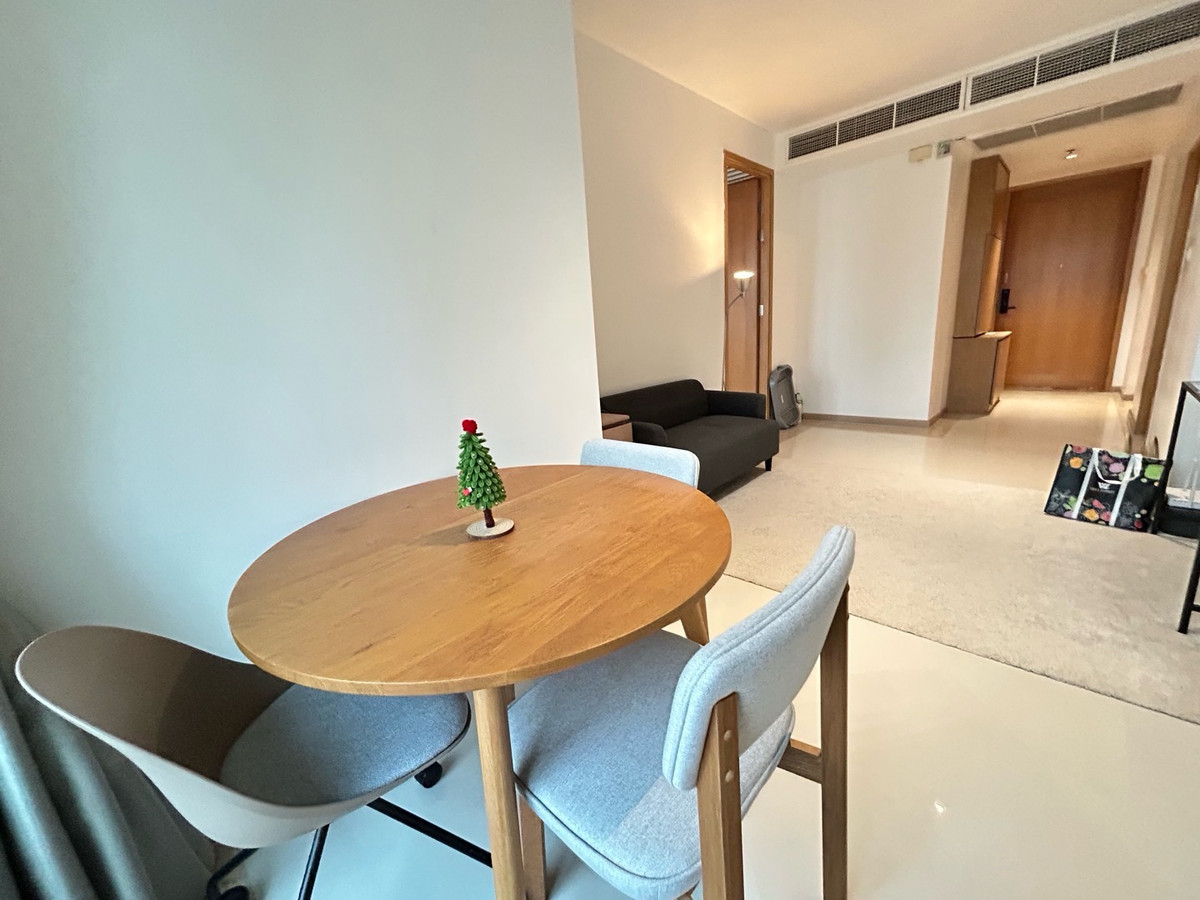 For RentCondoSathorn, Narathiwat : for rent the empire place sathorn separate 1Bed 1bath fully furniture