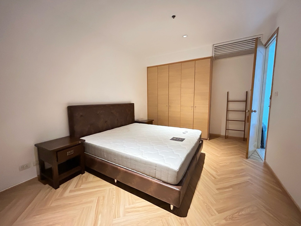 For RentCondoSathorn, Narathiwat : for rent the empire place sathorn separate 1Bed 1bath fully furniture