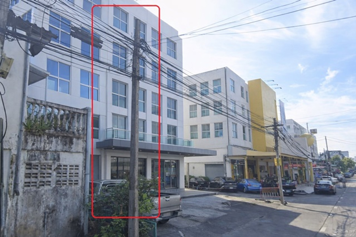 For RentShop HouseYothinpattana,CDC : The Mall Bangkapi 800m.MRT Lam Sali 900 m. Ladprao Road 117-121 Commercial building 3.5Storeys for r