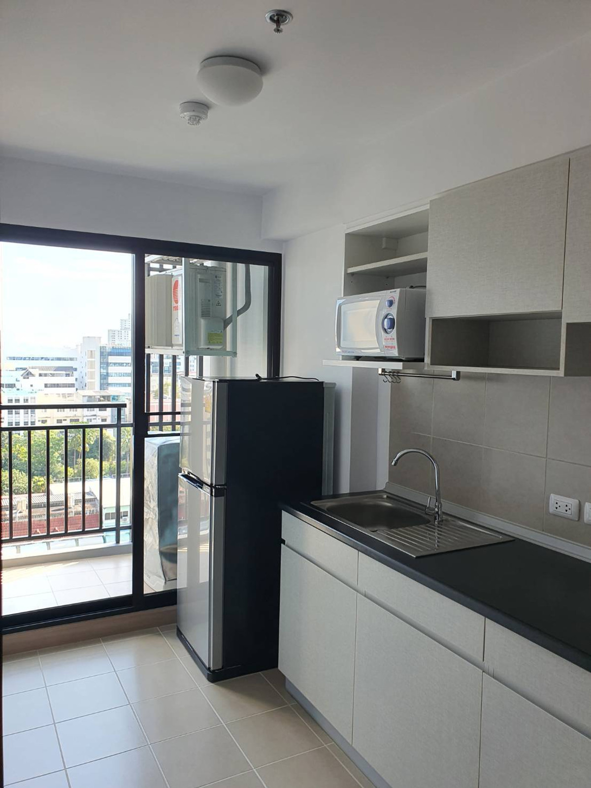 For RentCondoThaphra, Talat Phlu, Wutthakat : Supalai Loft Talat Phlu, next to The Mall Thapra, available for rent, size 45 sq m., large room.