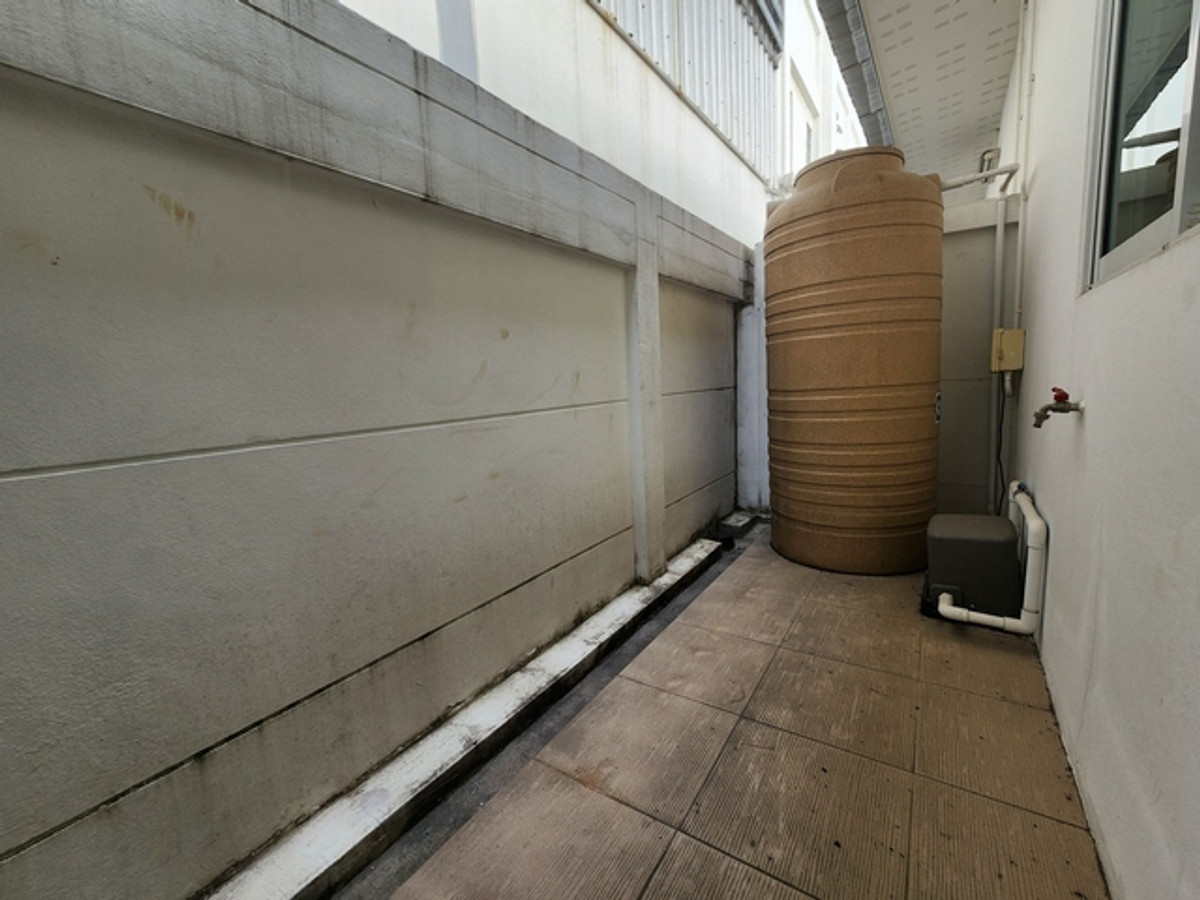 For RentShop HouseEakachai, Bang Bon : Commercial building for rent, 3 floors, front glass partition, room divider, Ekachai Road, near Wat Pho Chae. Suitable for a home office, wide road, easy parking.