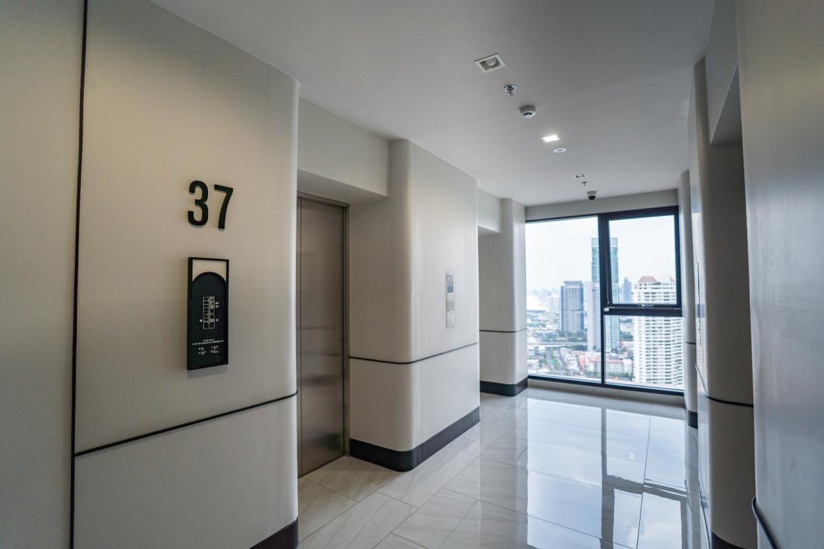 For RentCondoWongwianyai, Charoennakor : 🔥For Rent Now🔥 Chapter Charoen Nakhon Riverside, brand new unit with river view, fully furnished and ready to move in. Near ICONSIAM and BTS Krung Thon Buri.