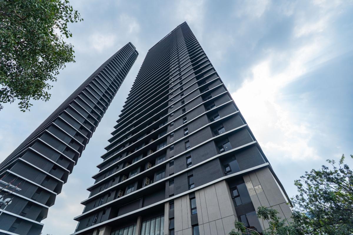 For RentCondoWongwianyai, Charoennakor : 🔥For Rent Now🔥 Chapter Charoen Nakhon Riverside, brand new unit with river view, fully furnished and ready to move in. Near ICONSIAM and BTS Krung Thon Buri.