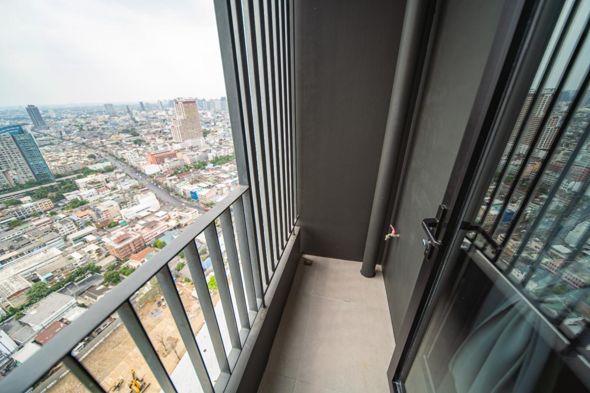 For RentCondoWongwianyai, Charoennakor : 🔥For Rent Now🔥 Chapter Charoen Nakhon Riverside, brand new unit with river view, fully furnished and ready to move in. Near ICONSIAM and BTS Krung Thon Buri.