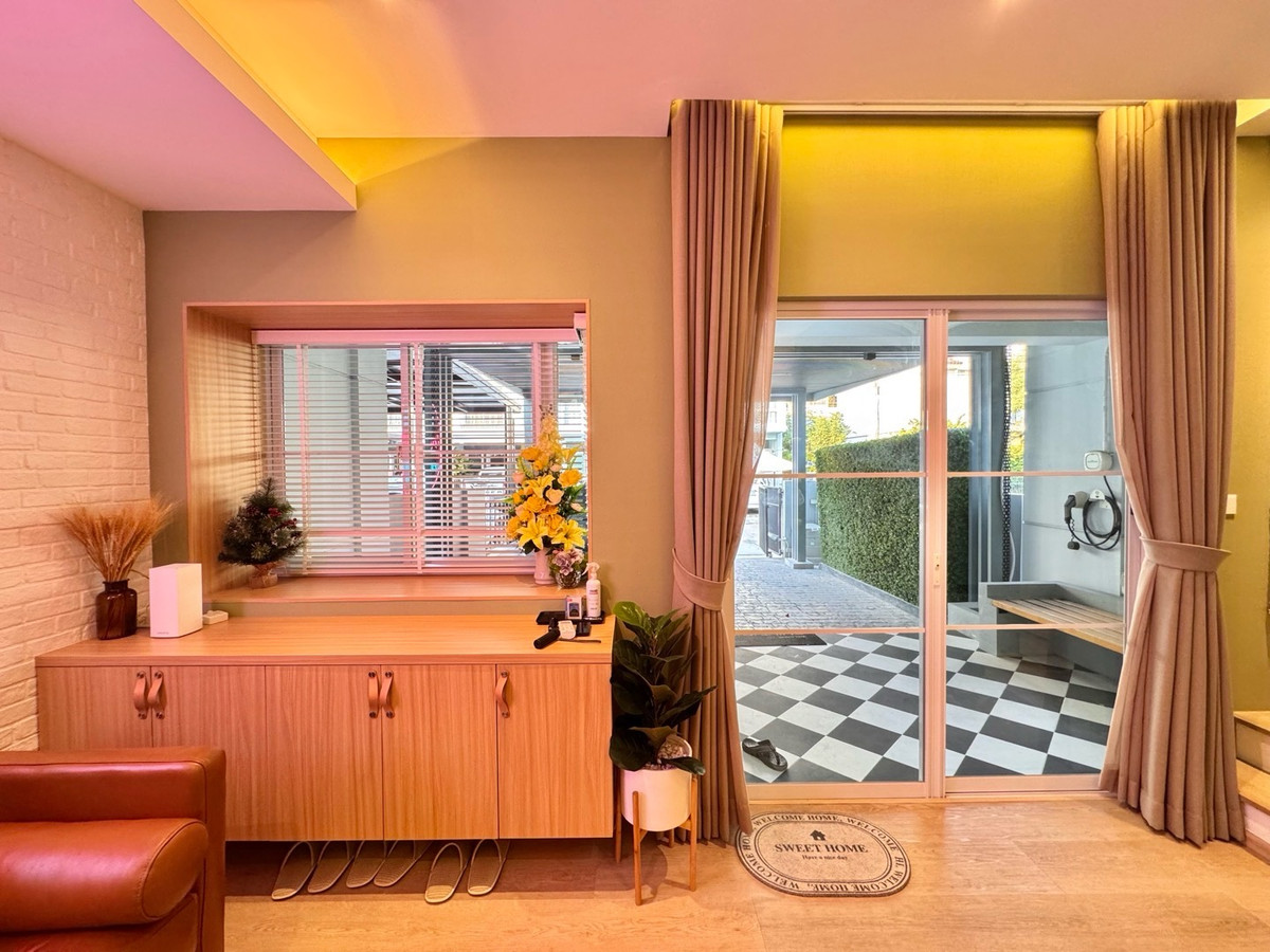 ให้เช่าทาวน์โฮมบางนา แบริ่ง ลาซาล : 💥ForRent💥3Bed • Indy Bangna-Ramkhamhang2 🏡 Near Mega Bangna‼️  Beautifully decorated 🌟 Ready to move in ‼️ Fully Furnished ✨