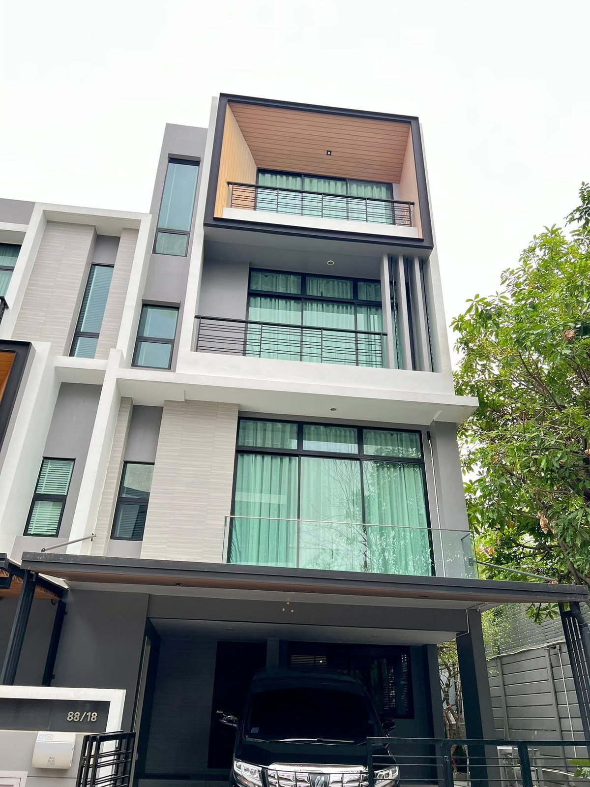 For RentHome OfficePattanakan, Srinakarin : For rent, 4 bedrooms, nirvana define srinakarin-rama 9, ready to move in.