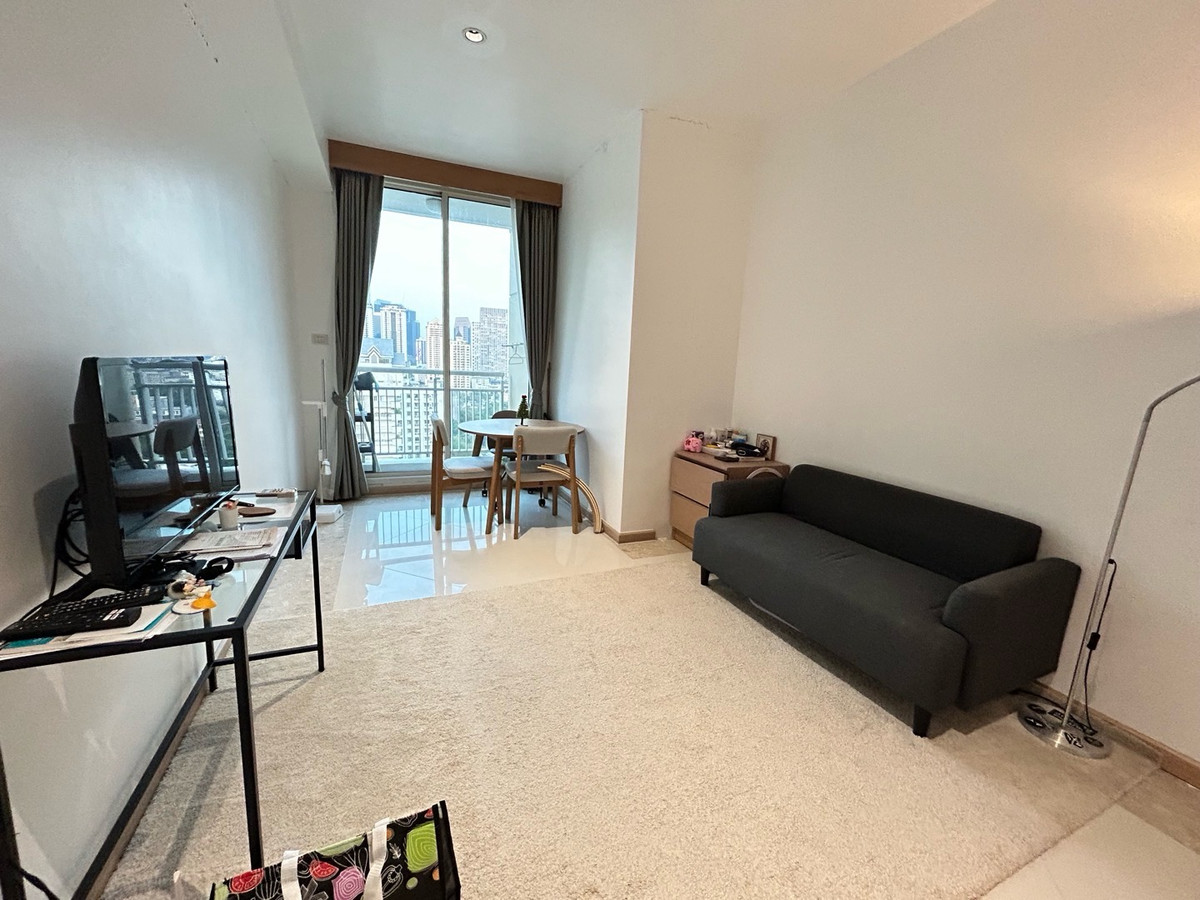 For RentCondoSathorn, Narathiwat : for rent the empire place sathorn separate 1Bed 1bath fully furniture