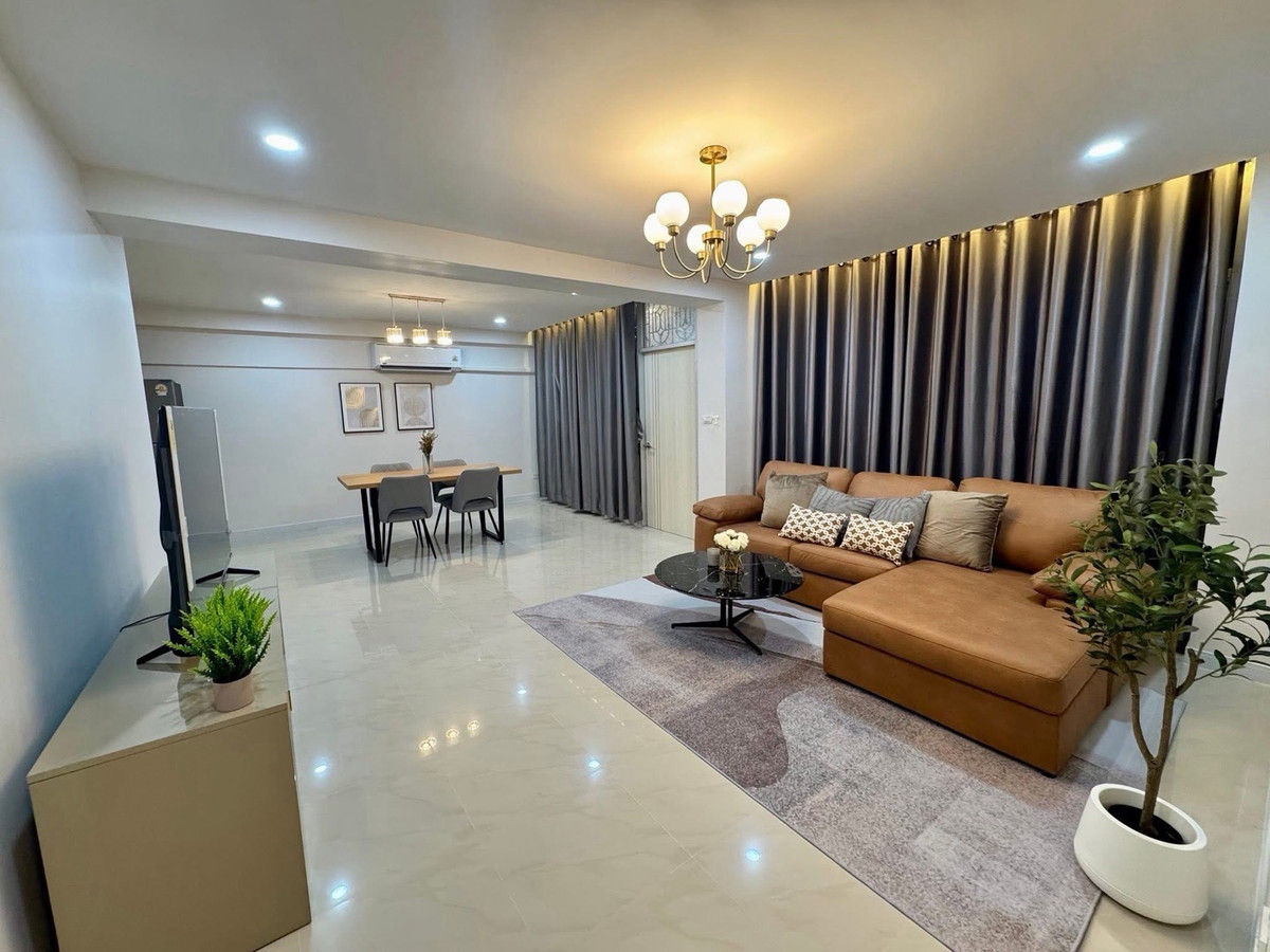 For RentCondoRama9, Petchburi, RCA : For Rent | Siam Condominium, Rama 9
Spacious 3-Bedroom | Newly Renovated | Next to Central Rama 9