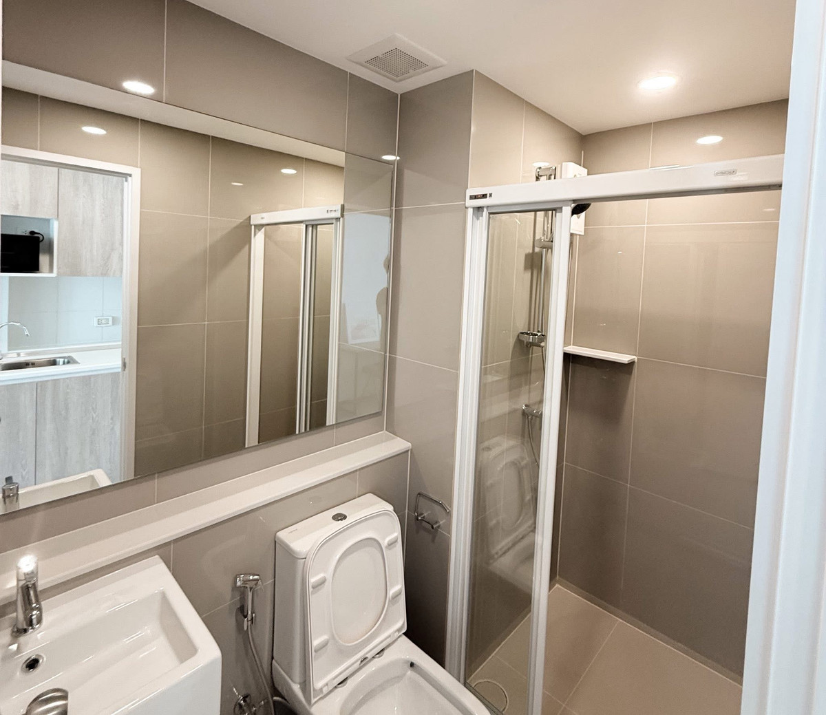 ให้เช่าคอนโดสะพานควาย จตุจักร : ⚡️Denim jatujuk   13,000 🔥Studio  23 Sqm  💫 🔥⚡️ติดต่อ พัตเตอร์ 0928895628 ⚡️ Line : plustor_ss ⚡️