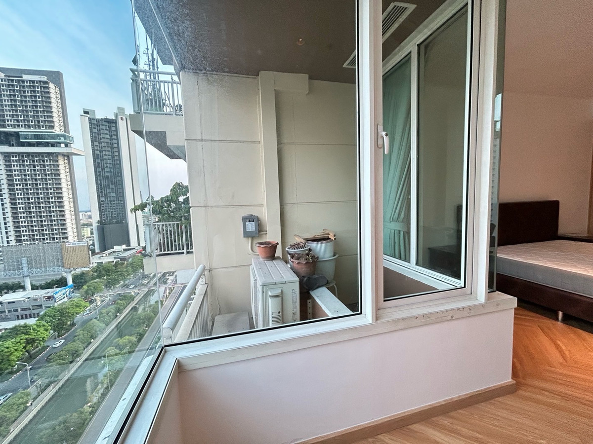 For RentCondoSathorn, Narathiwat : for rent the empire place sathorn separate 1Bed 1bath fully furniture