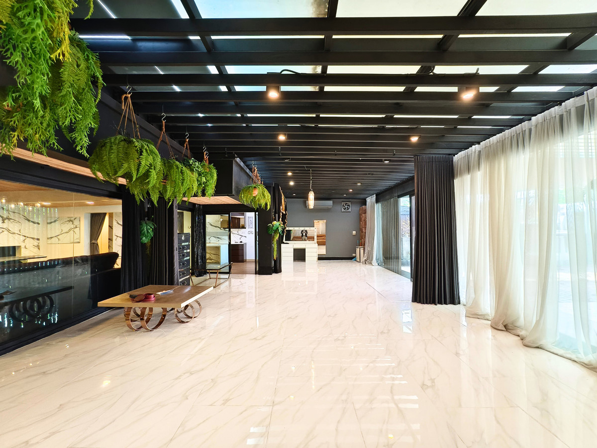 For RentHousePattanakan, Srinakarin : Rent: Detached House, Pattanakarn 50, with Solar Panels, No Maintenance Fees, Newly Renovated, 100 sq.wah, South Facing, 3 Bedrooms, 4 Bathrooms, Maid's Room, Built to Maximize Land Area.