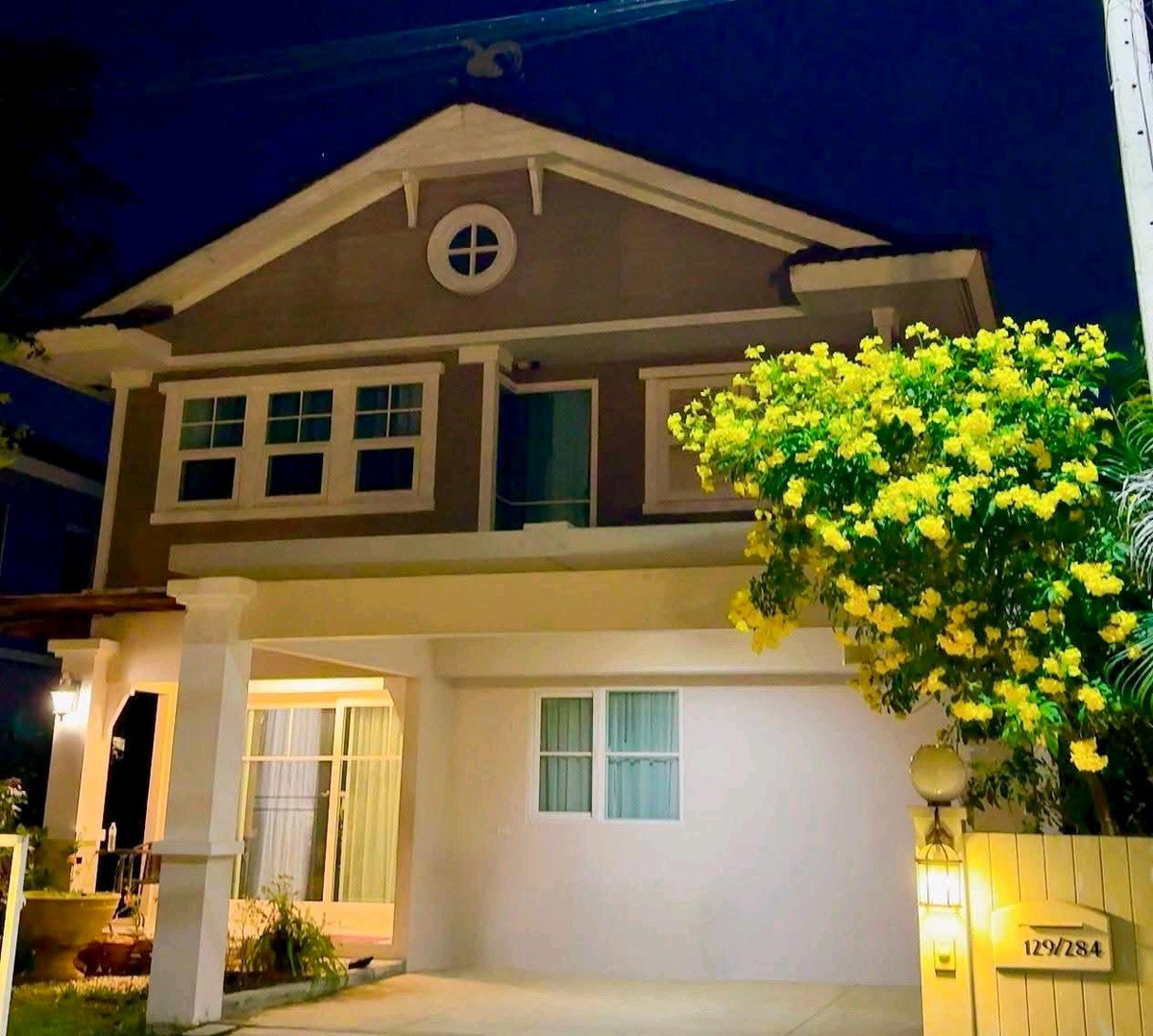 For RentHouseSamut Prakan,Samrong : ✨ In front of the house, garden view Shady atmosphere Near Paolo Hospital 🚩 Convenient travel, near the main road and the skytrain.รวม