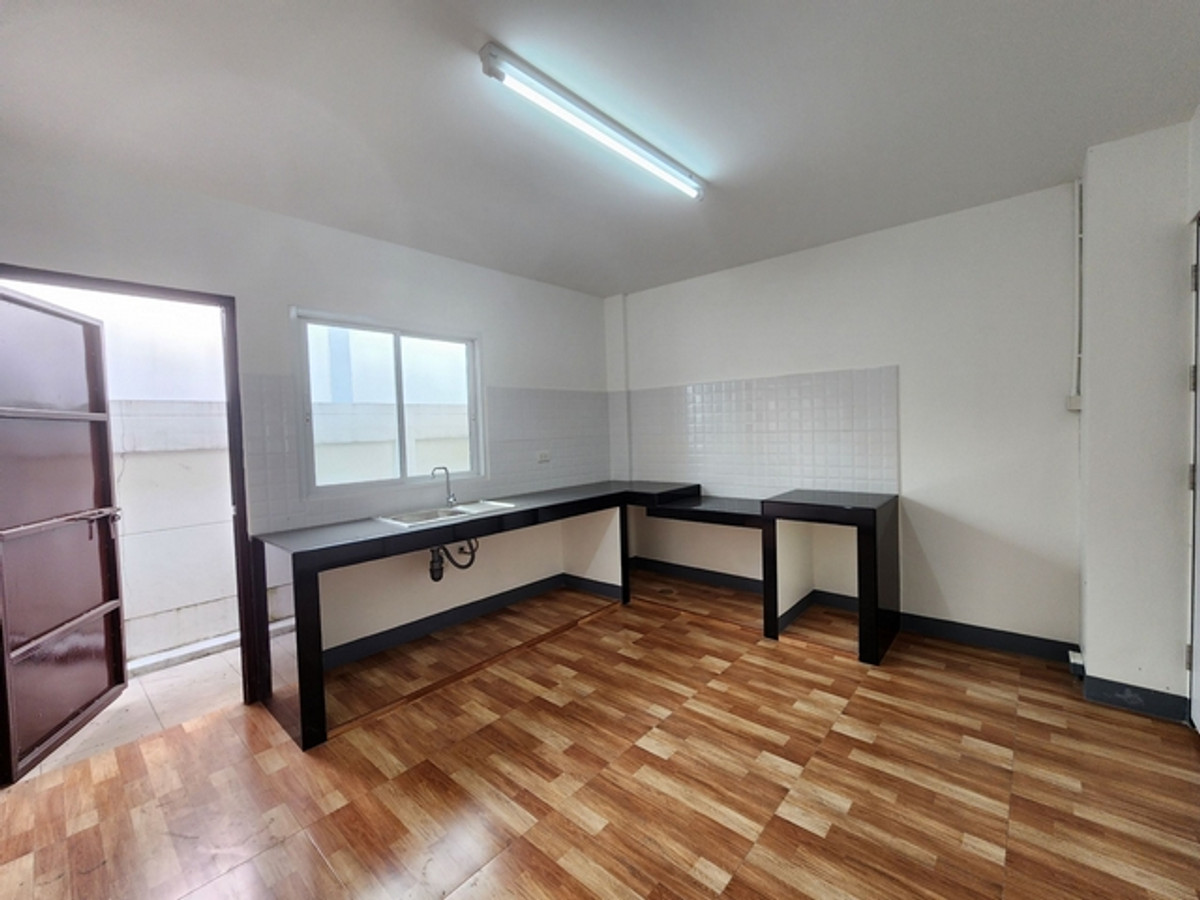 For RentShop HouseEakachai, Bang Bon : Commercial building for rent, 3 floors, front glass partition, room divider, Ekachai Road, near Wat Pho Chae. Suitable for a home office, wide road, easy parking.