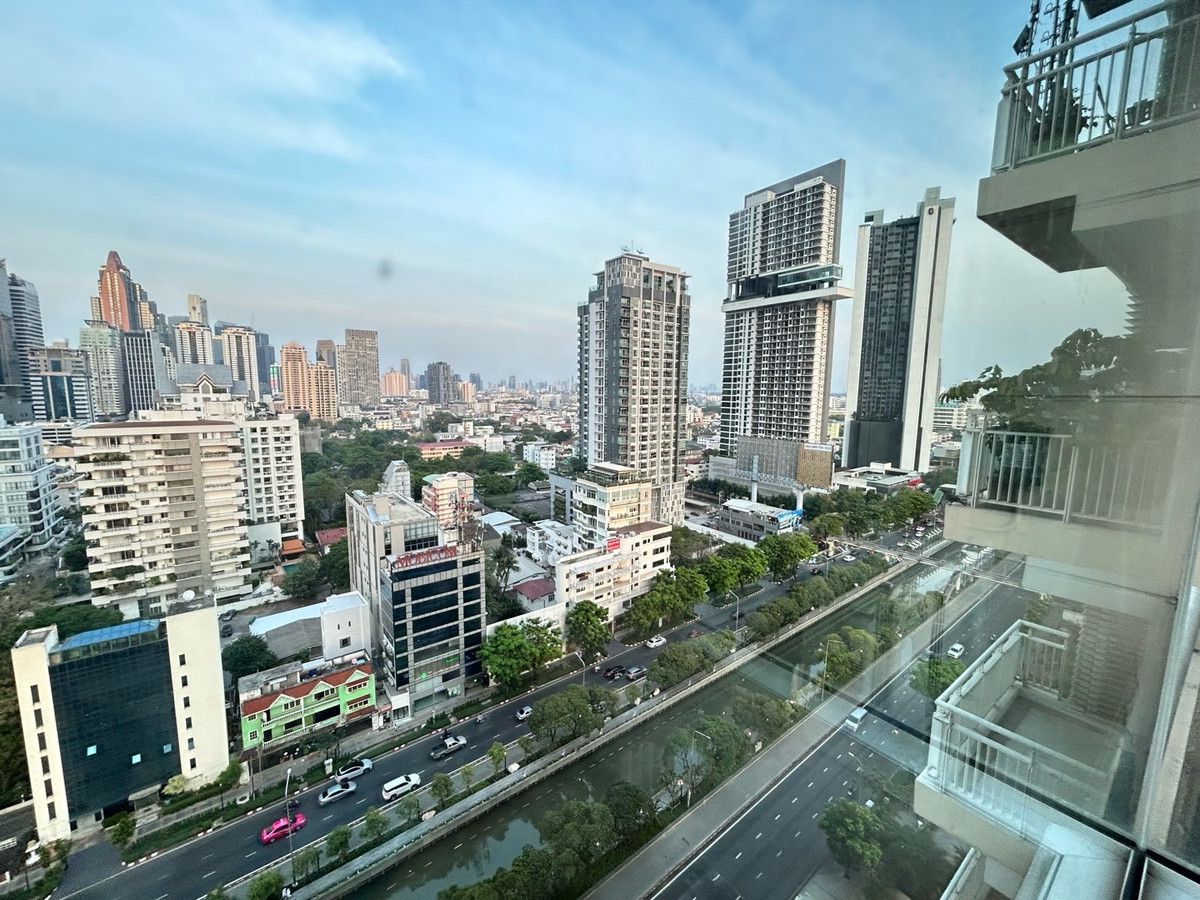 For RentCondoSathorn, Narathiwat : for rent the empire place sathorn separate 1Bed 1bath fully furniture