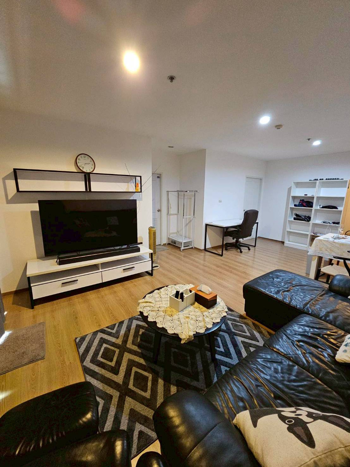 ให้เช่าคอนโดลาดพร้าว เซ็นทรัลลาดพร้าว : sym vipha - ladprao ว่างให้เช่า ห้องใหญ่ ใจกลางเมือง ขนาดห้อง 70 ตรม. ใกล้ BTS ห้าแยกลาดพร้าว