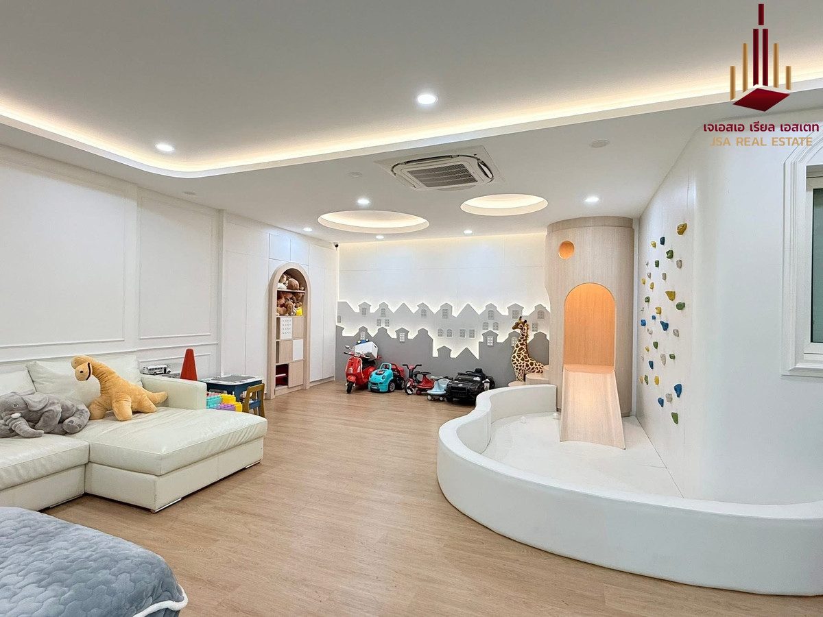 For SaleHousePattanakan, Srinakarin : ✨ For Sale: Golden Village Onnut - Pattanakarn ✨ 💰 Only 12,900,000 THB