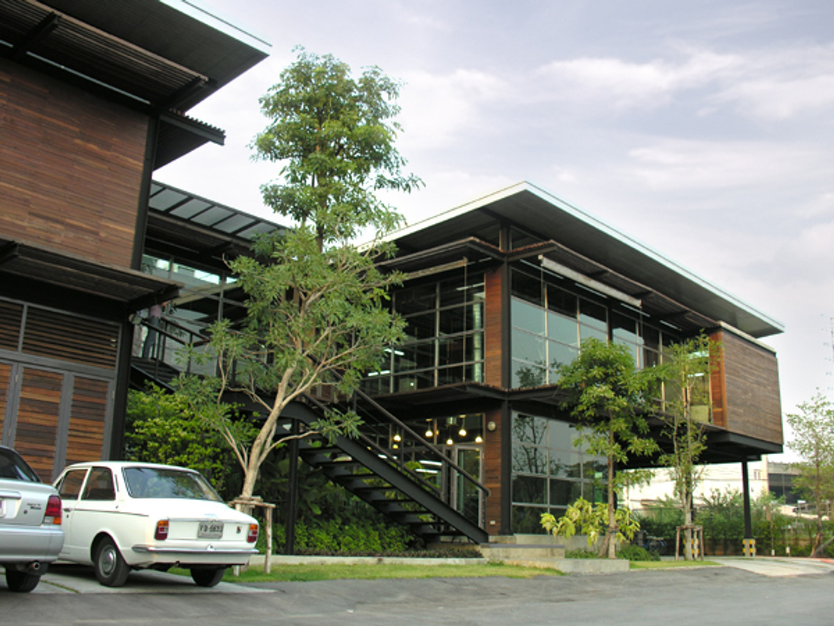 For SaleOfficePattanakan, Srinakarin : Office building for sale, 2-story twin buildings, 2 buildings, near The Nine Rama 9 mall.