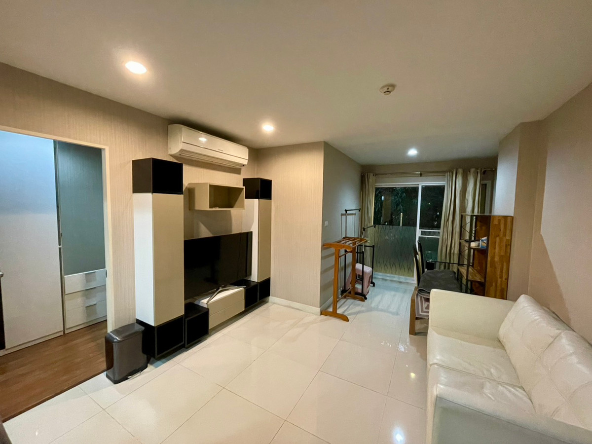 For RentCondoRatchathewi,Phayathai : Condo for rent, Ratchawithi City Resort, near BTS Victory Monument.