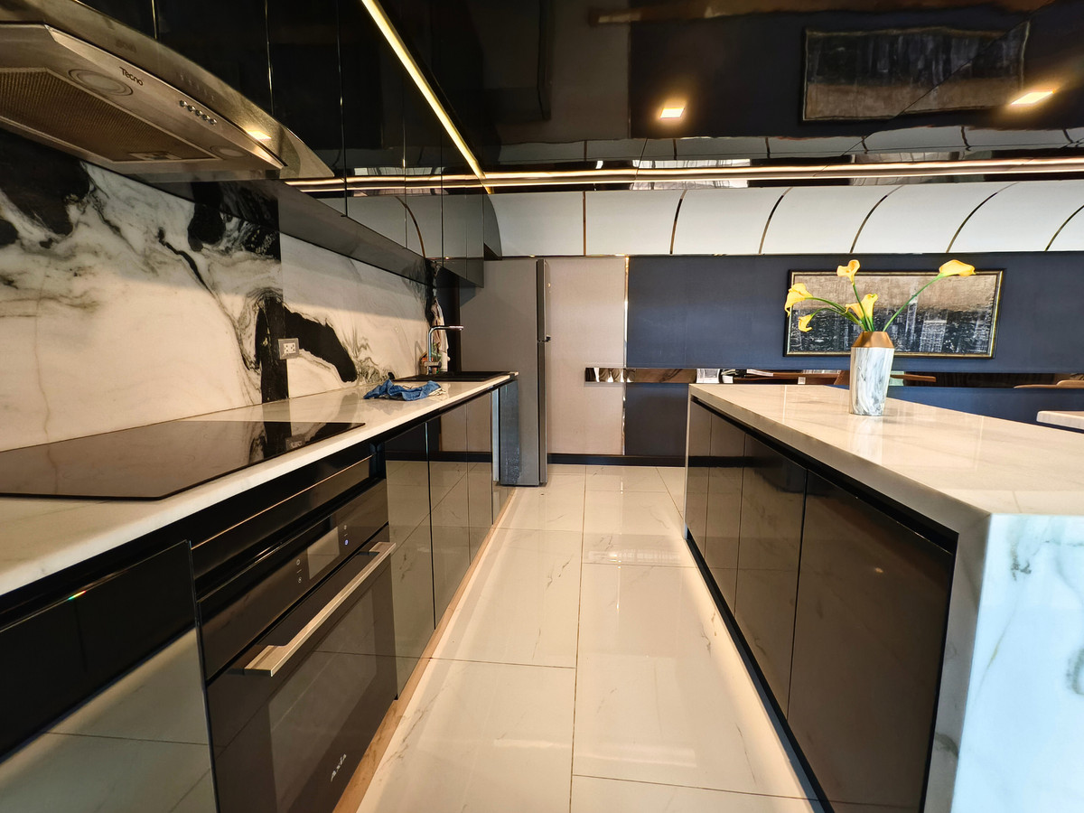 For RentHousePattanakan, Srinakarin : Rent: Detached House, Pattanakarn 50, with Solar Panels, No Maintenance Fees, Newly Renovated, 100 sq.wah, South Facing, 3 Bedrooms, 4 Bathrooms, Maid's Room, Built to Maximize Land Area.