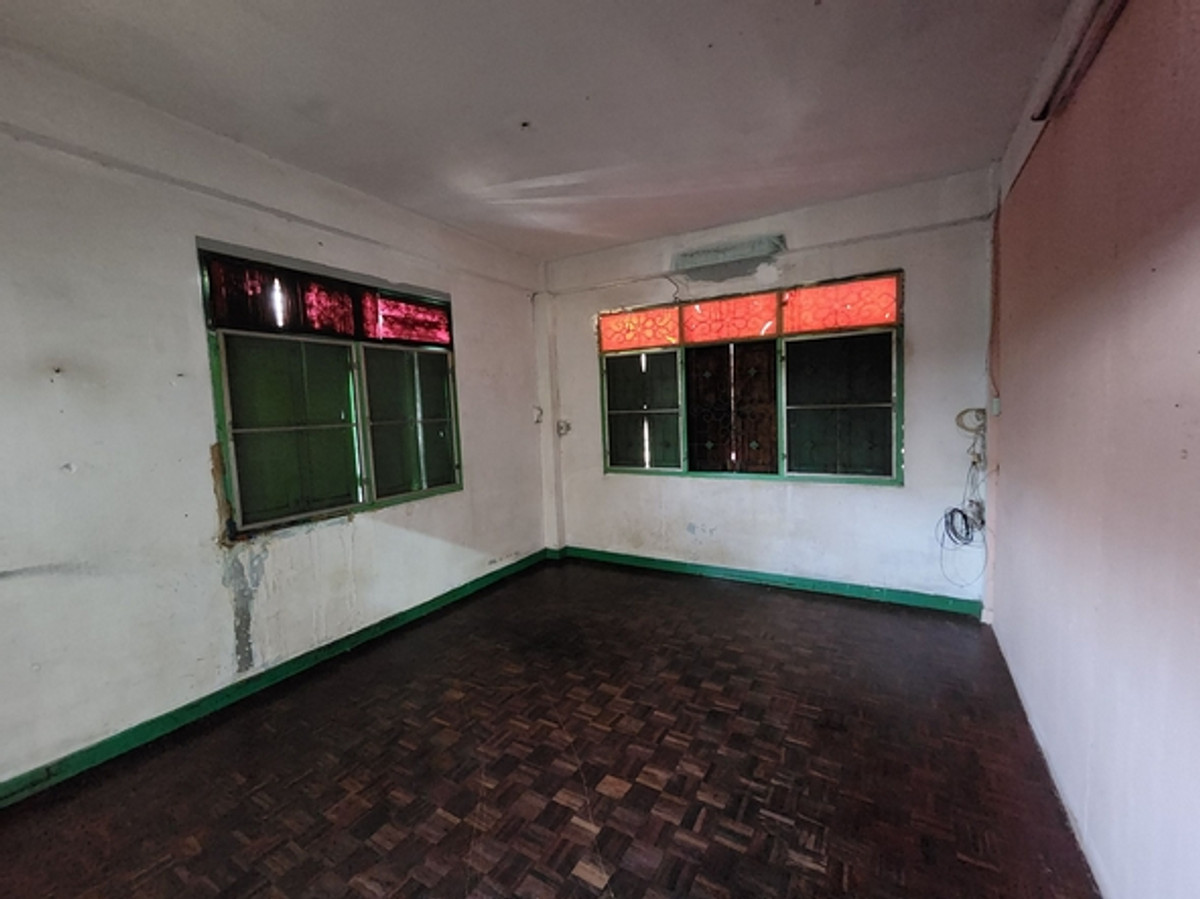 For RentShop HouseBang kae, Phetkasem : Commercial building for rent, 2 corner rooms, size 43 sq m. Soi Phetkasem 48/1, walk into the alley just 280 meters, near MRT Phetkasem 48, suitable for a hostel, coffee shop, shop.