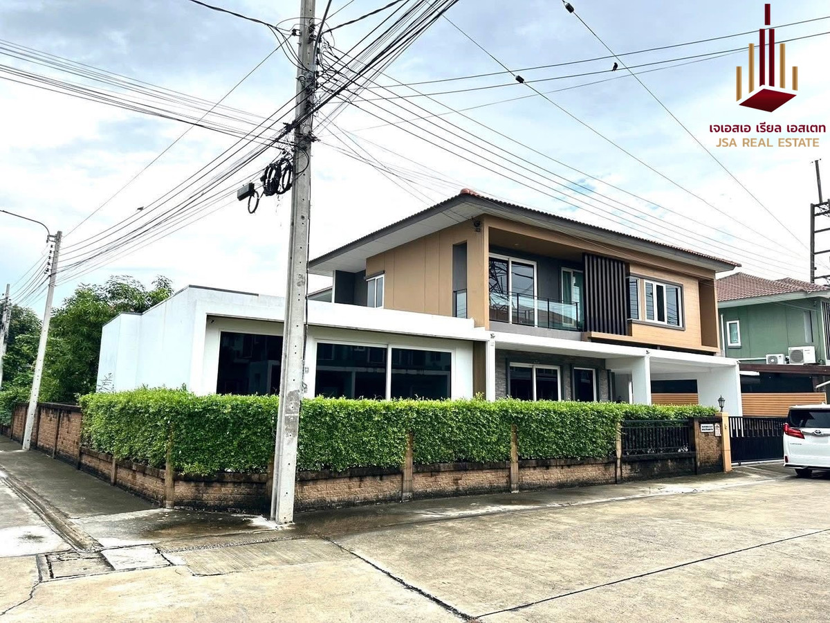 For SaleHousePattanakan, Srinakarin : ✨ For Sale: Golden Village Onnut - Pattanakarn ✨ 💰 Only 12,900,000 THB