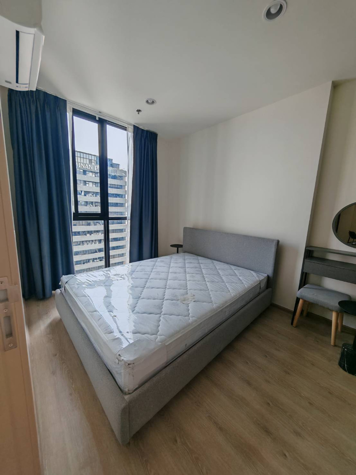 For RentCondo : New For Rent : คอนโดใหม่ Nue Noble distric Rama9 (ครัวแยก) 1bedroom 1bathroom Please call : 095-3905490