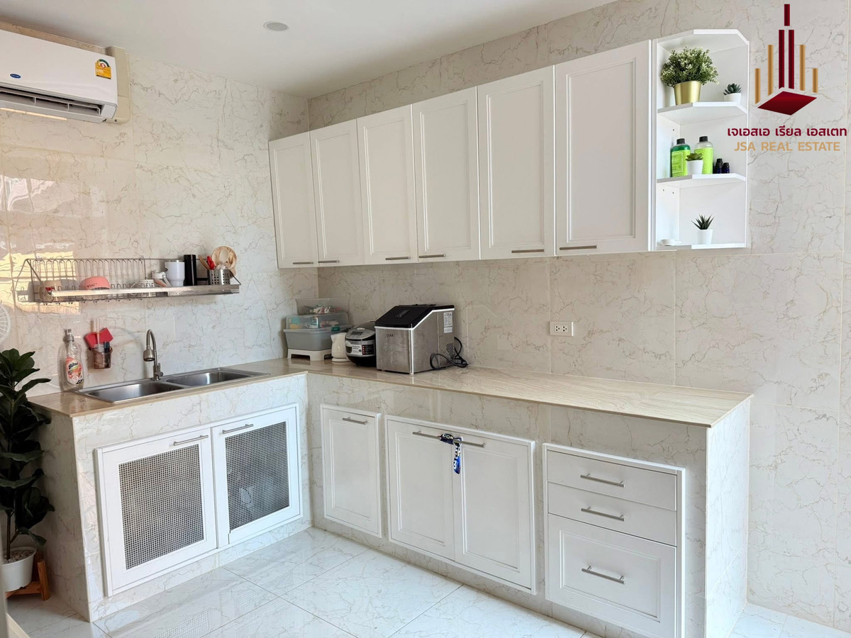 For SaleHousePattanakan, Srinakarin : ✨ For Sale: Golden Village Onnut - Pattanakarn ✨ 💰 Only 12,900,000 THB