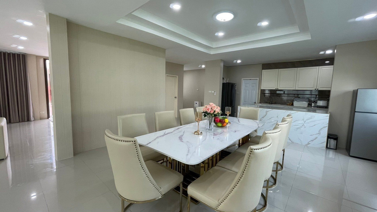 HouseNawamin, Ramindra : For sale - Rent a luxury house, 4 bedrooms, location near Sai Mai District Office. Condition is ready to move in. Got 1 rai of land with both a swimming pool and a private garden.