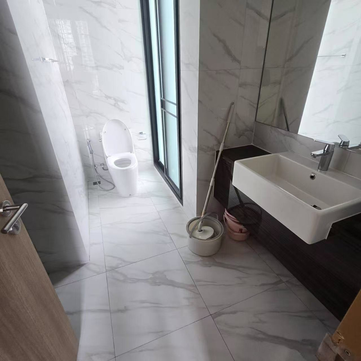 ให้เช่าคอนโดสุขุมวิท อโศก ทองหล่อ : ให้เช่าคอนโด Noble Be19 คอนโดแต่งครบพร้อมเข้าอยู่ใกล้รถไฟฟ้าBTSอโศกและห้างสรรพสินค้ามากมาย!!