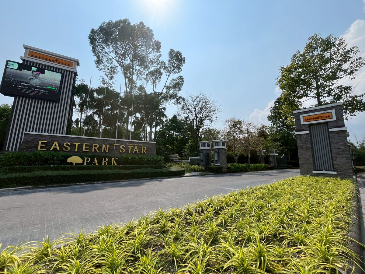 For SaleLandRayong : Land for sale in a high potential location In the Eastern Star Park golf course, Ban Chang, Rayong.