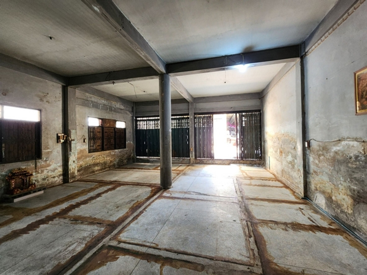 For RentShop HouseBang kae, Phetkasem : Commercial building for rent, 2 corner rooms, size 43 sq m. Soi Phetkasem 48/1, walk into the alley just 280 meters, near MRT Phetkasem 48, suitable for a hostel, coffee shop, shop.