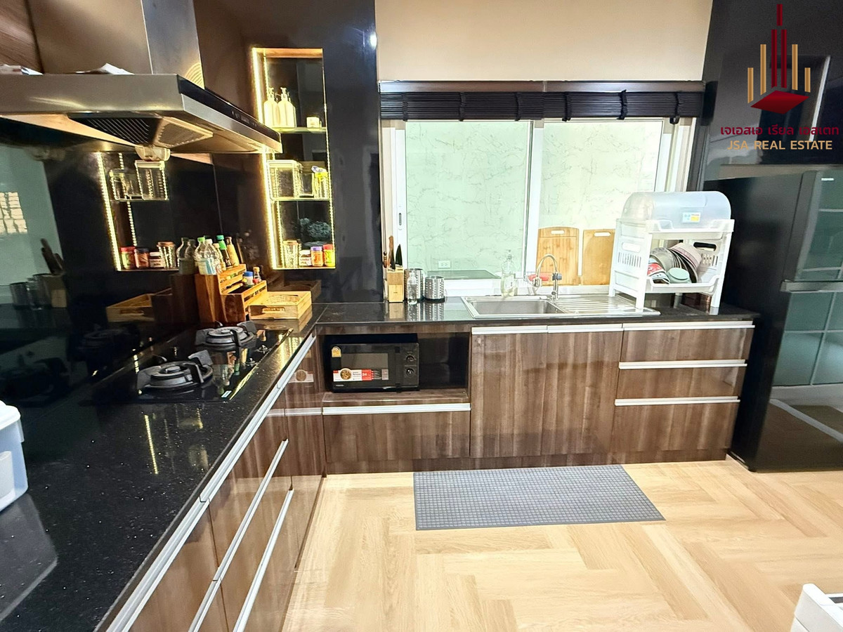 For SaleHousePattanakan, Srinakarin : ✨ For Sale: Golden Village Onnut - Pattanakarn ✨ 💰 Only 12,900,000 THB