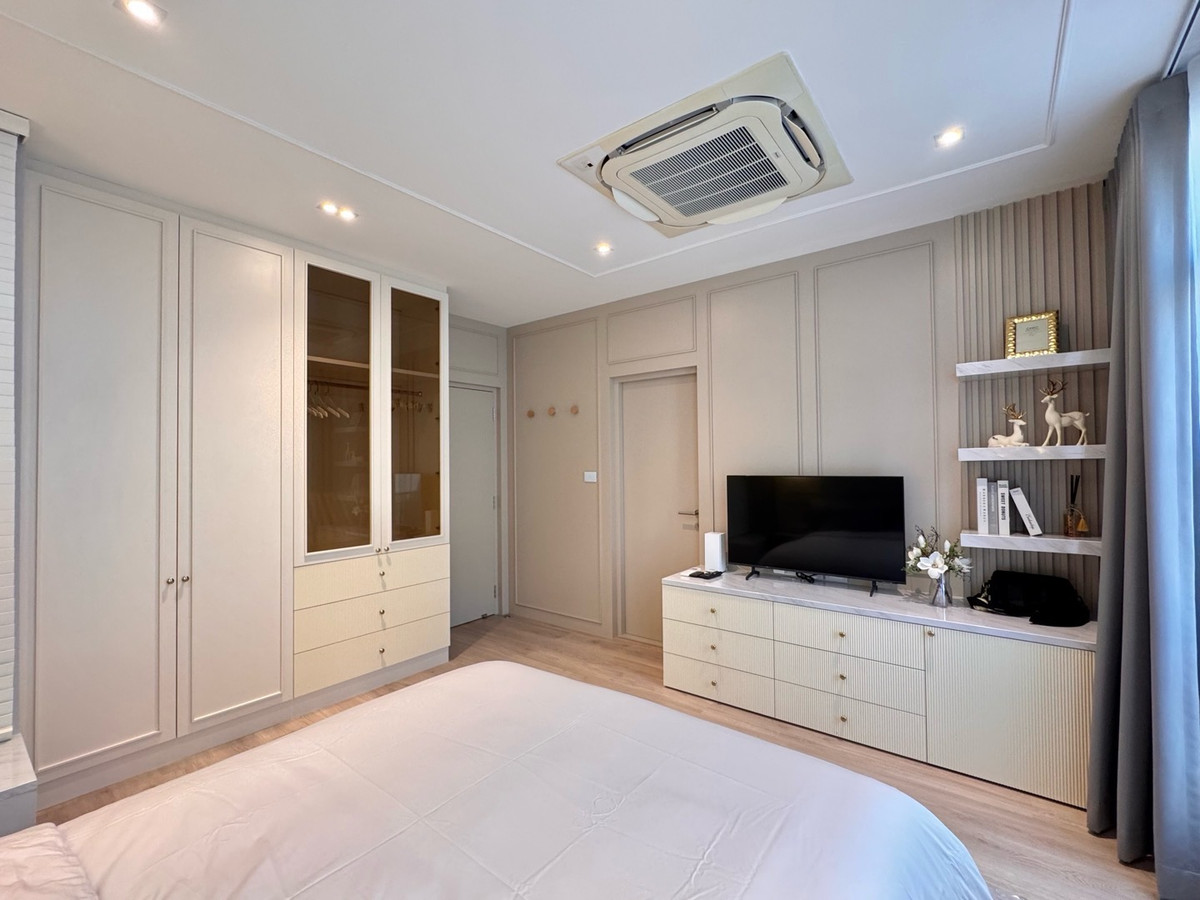 ให้เช่าทาวน์โฮมบางนา แบริ่ง ลาซาล : 💥ForRent💥3Bed • Indy Bangna-Ramkhamhang2 🏡 Near Mega Bangna‼️  Beautifully decorated 🌟 Ready to move in ‼️ Fully Furnished ✨