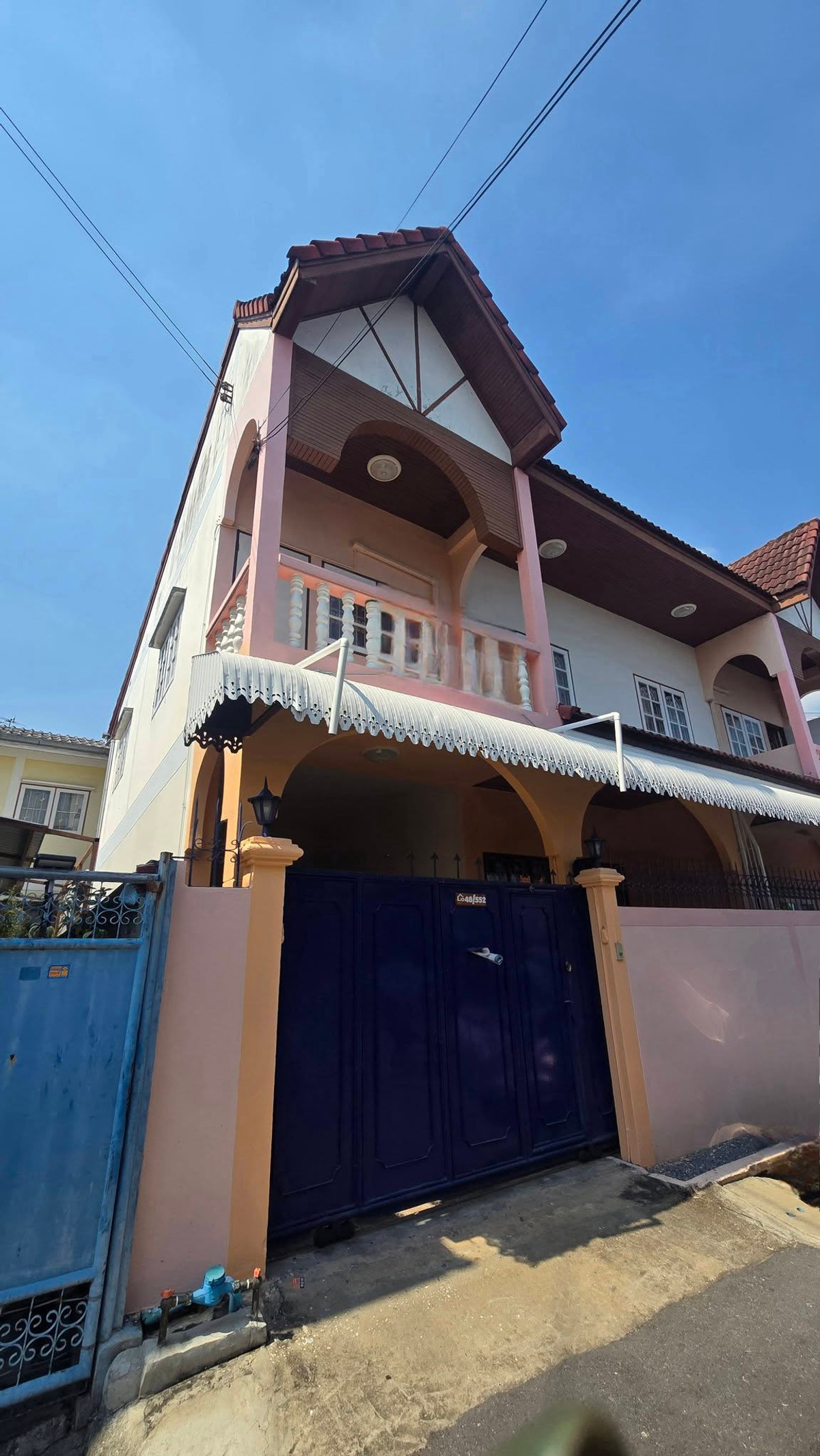 For SaleNawamin, Ramindra : 2-story twin house for sale, Khlong Kum Niwet Village | Serithai 41, area 21 square meters, usable area approximately 150 square meters.