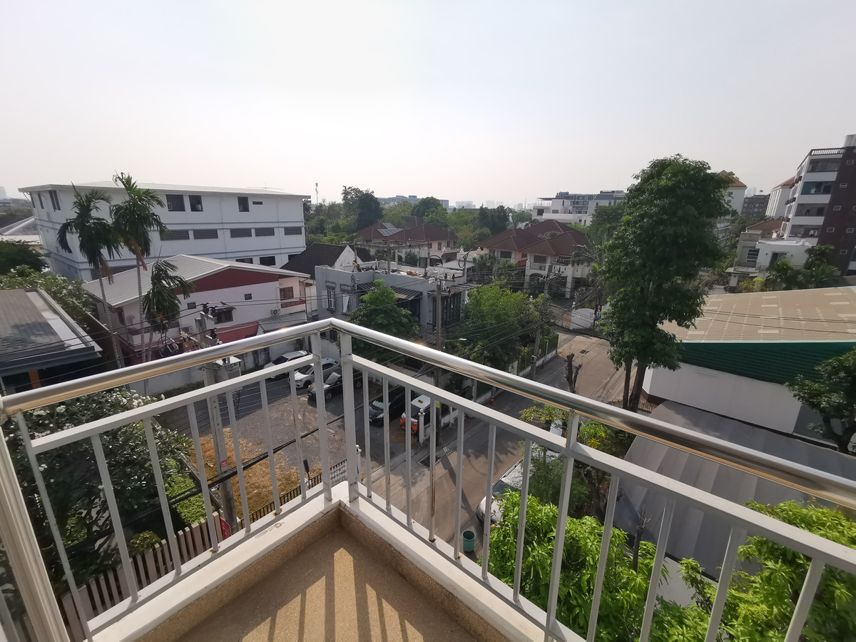 For RentCondoRatchadapisek, Huaikwang, Suttisan : Condo for rent, beautiful, good condition, Grene Suthisan Condo, corner room, good view, size 47 sq m., 1 bedroom, 1 bathroom, 2 balconies, 1 kitchen, Grene Sutthisan Condo, Huai Khwang.