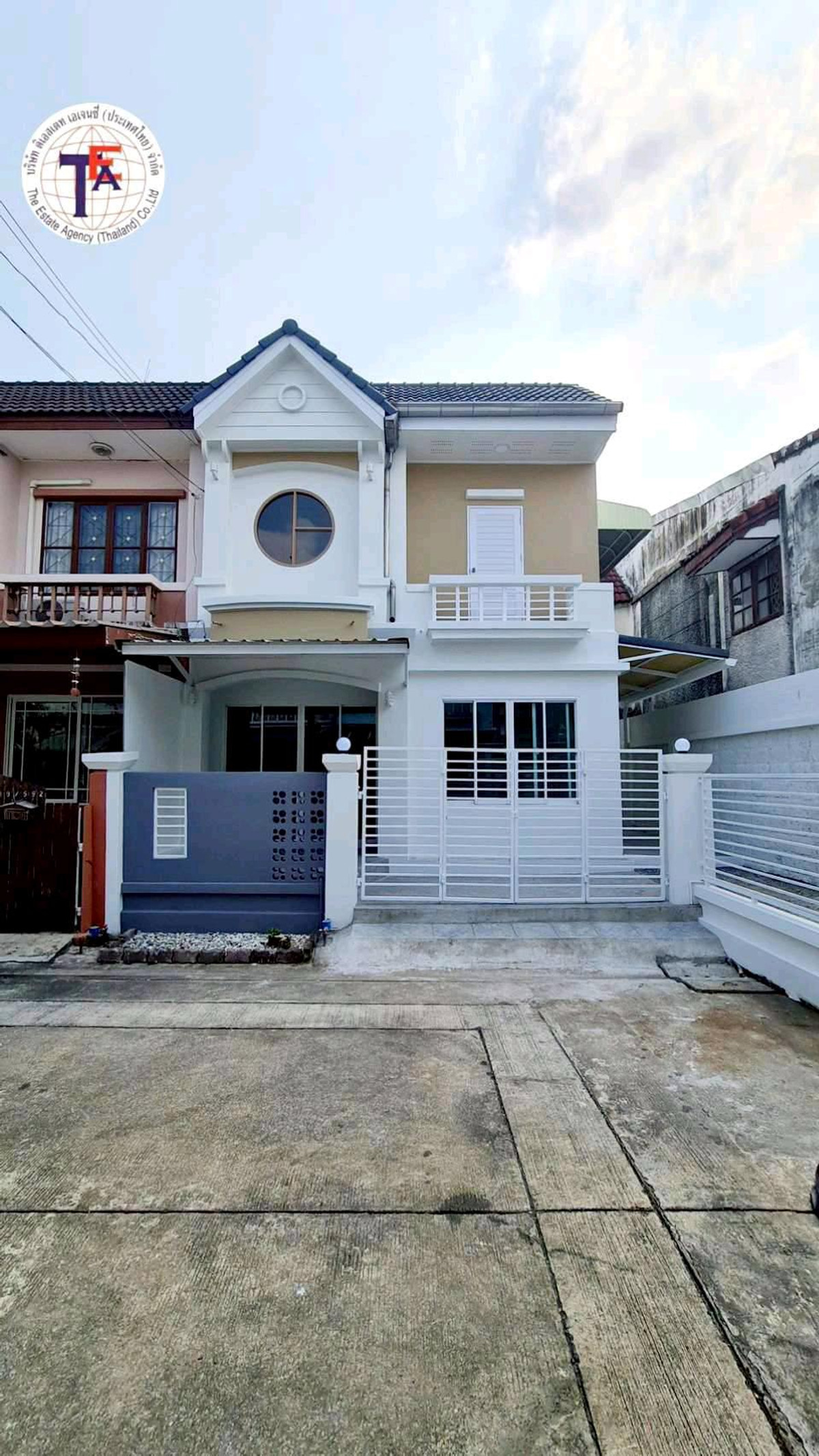 ขายทาวน์โฮมนวมินทร์ รามอินทรา : ขายทาวน์เฮ้าส์ 2 ชั้น หมู่บ้านบุศรินทร์  พระยาสุเรนทร์ 40 ซาฟารีเวิลด์ 
โรงพยาบาลสินแพทย์ โรงพยาบาลนพรัตน์ วัดพระยาสุเรนทร์ เลียบคลองสอง  สุเหร่าคลองหนึ่ง วัดบางชัน สนามกอล์ฟ โรงเรียนบางชัน โรงเรียนสาธิตพัฒนา รถไฟฟ้าสีชมพู-บางชัน