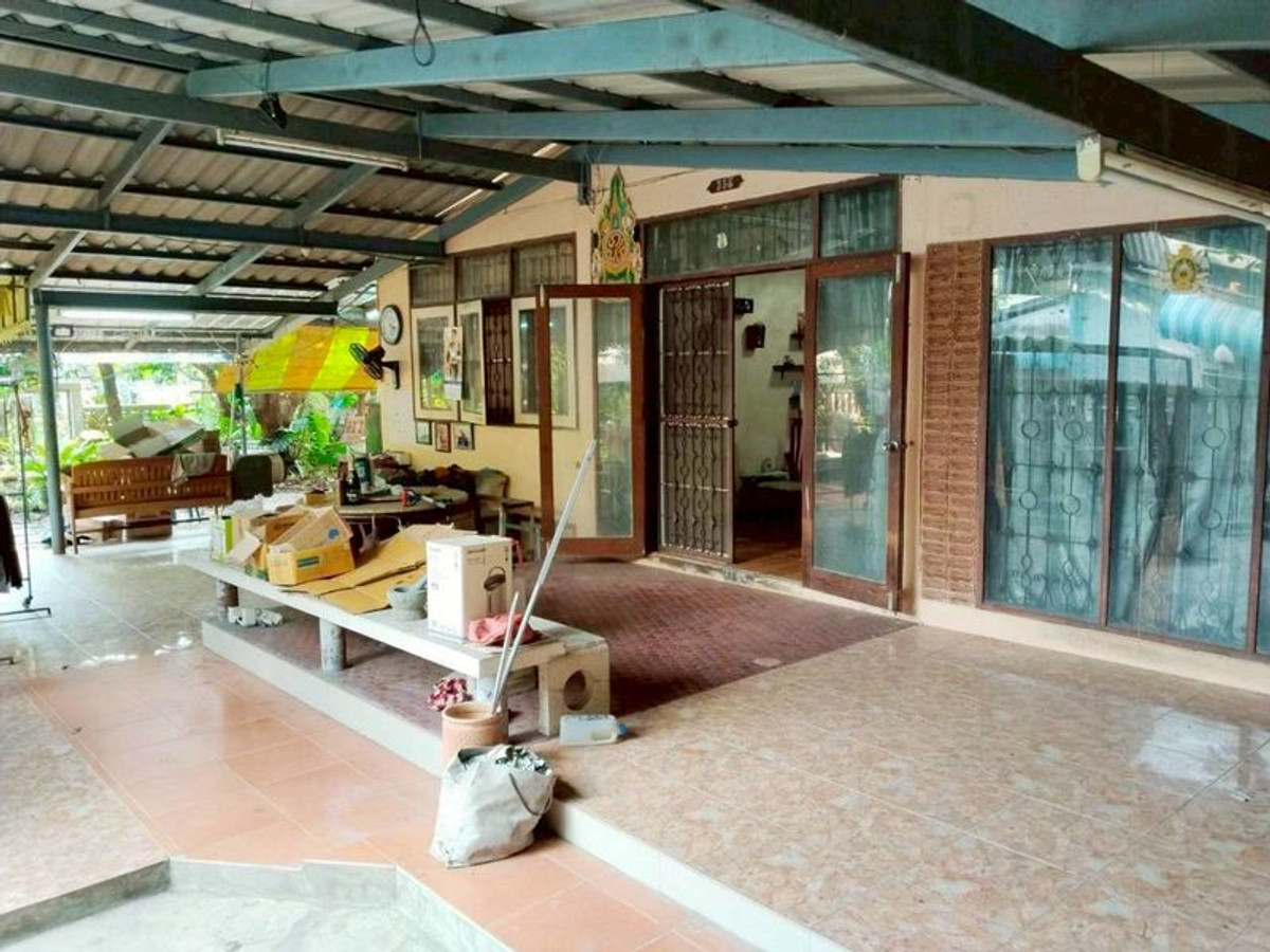 HousePinklao, Charansanitwong : For sale/rent, detached house, corner house, behind Pata Pinklao, area 100 sq m, near MRT Sirindhorn and Siriraj Hospital, Bang Phlat District, Bangkok.