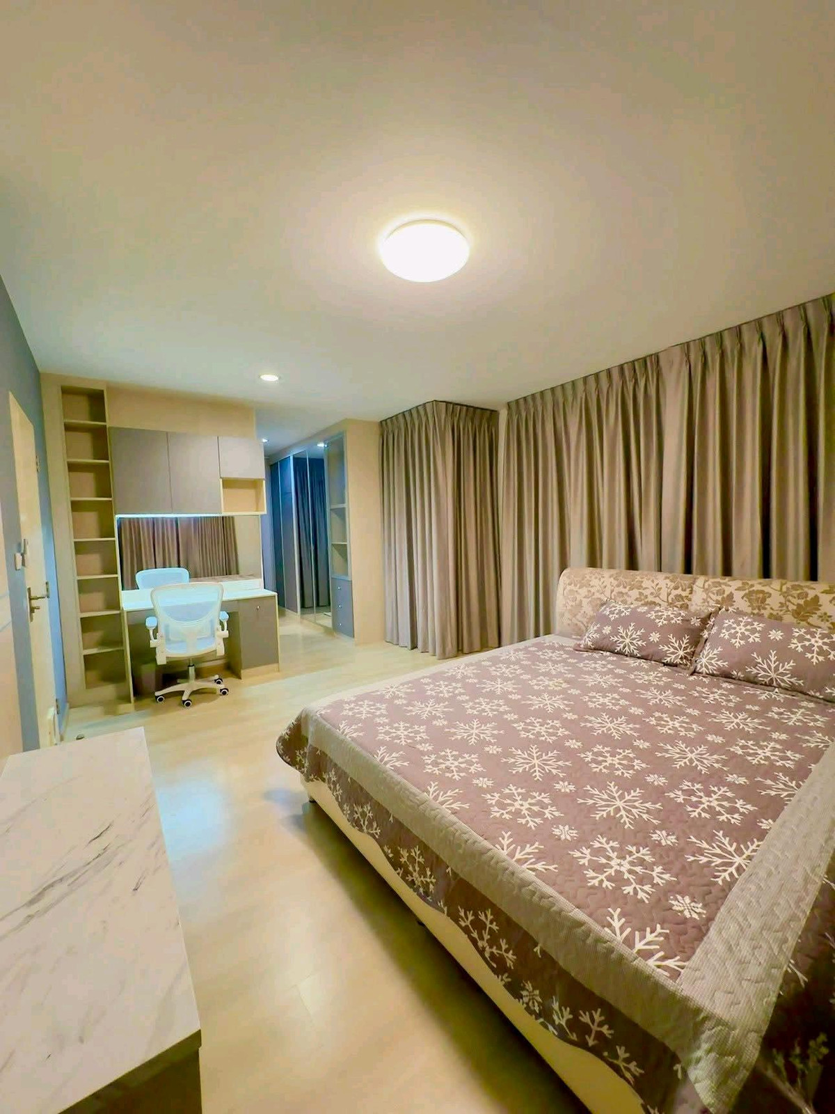 ให้เช่าบ้านสมุทรปราการ สำโรง : ✨ หน้าบ้านวิวสวน บรรยากาศร่มรื่น ใกล้โรงพยาบาลเปาโล 🚩 เดินทางสะดวก ใกล้ถนนใหญ่ และรถไฟฟ้า
บ้านว่างพร้อมเข้าอยู่วันที่ 1 เมษายน 2569