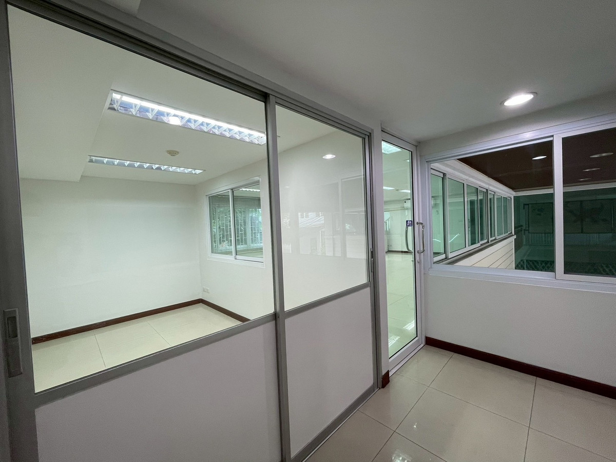 ให้เช่าสำนักงานสาทร นราธิวาส : เช่าสำนักงาน ถนน สาทร-นราธิวาส สวย ทำเลดี ใกล้ BTS ช่องนนทรี สนใจแอตไลน์ครับ@841qqlnr