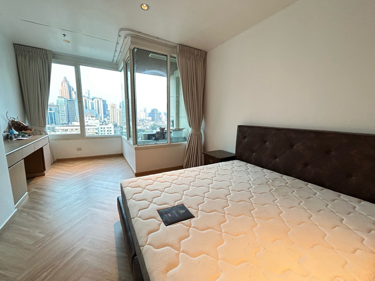 For RentCondoSathorn, Narathiwat : for rent the empire place sathorn separate 1Bed 1bath fully furniture