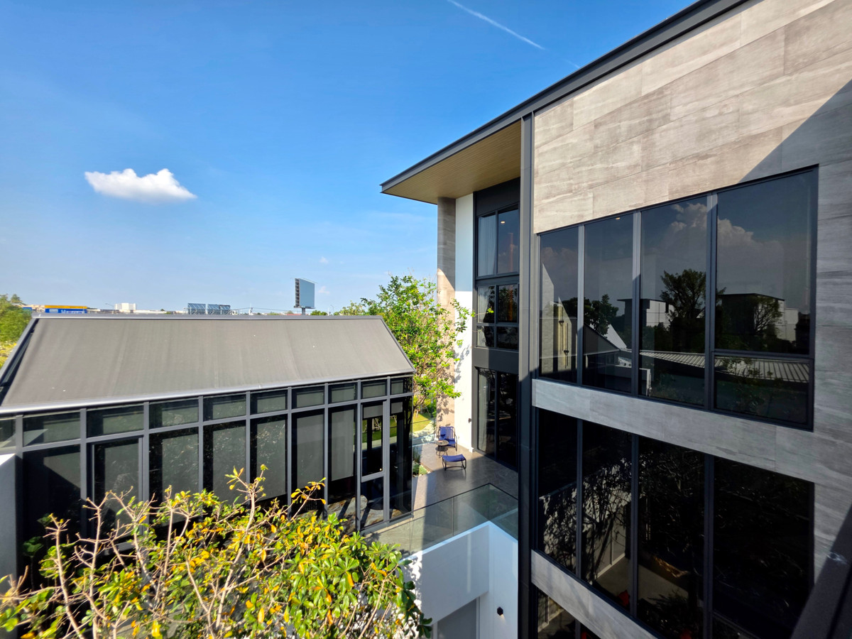 ขายบ้านลาดกระบัง สุวรรณภูมิ : For Sell บ้านเดี่ยวโครงการ Vive กรุงเทพกรีฑา ตัดใหม่ พร้อมมีลิฟต์ส่วนตัว 4 นอน 6 น้ำ ที่ดิน 130 ตร.ว 716 ตร.ม ติดต่อ 062-4468565 กี้