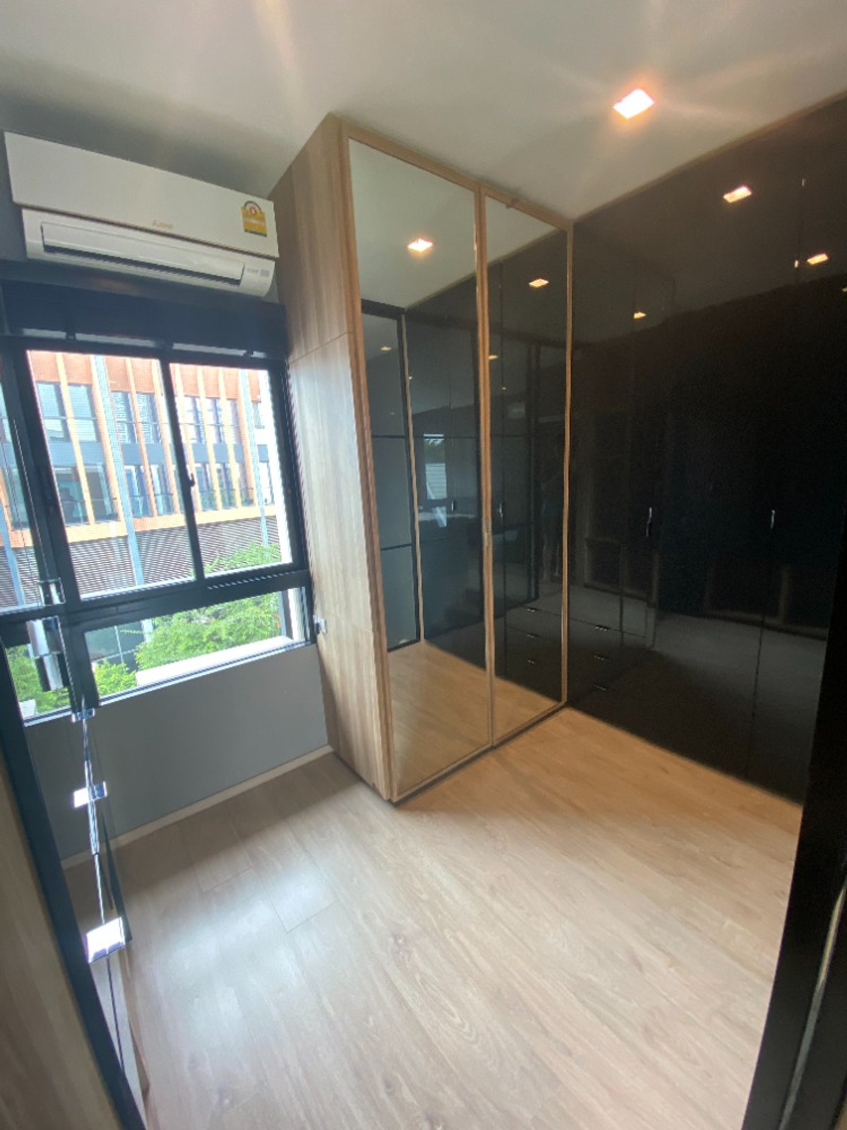 ขายทาวน์โฮมพระราม 3 สาธุประดิษฐ์ : Arden Rama 3 / ทาวน์โฮม Modern ย่านพระราม3 พร้อมเฟอร์ฯและเครื่องใช้ไฟฟ้า / 3ห้องนอน 22ตร.ว. โทร 0937890899	