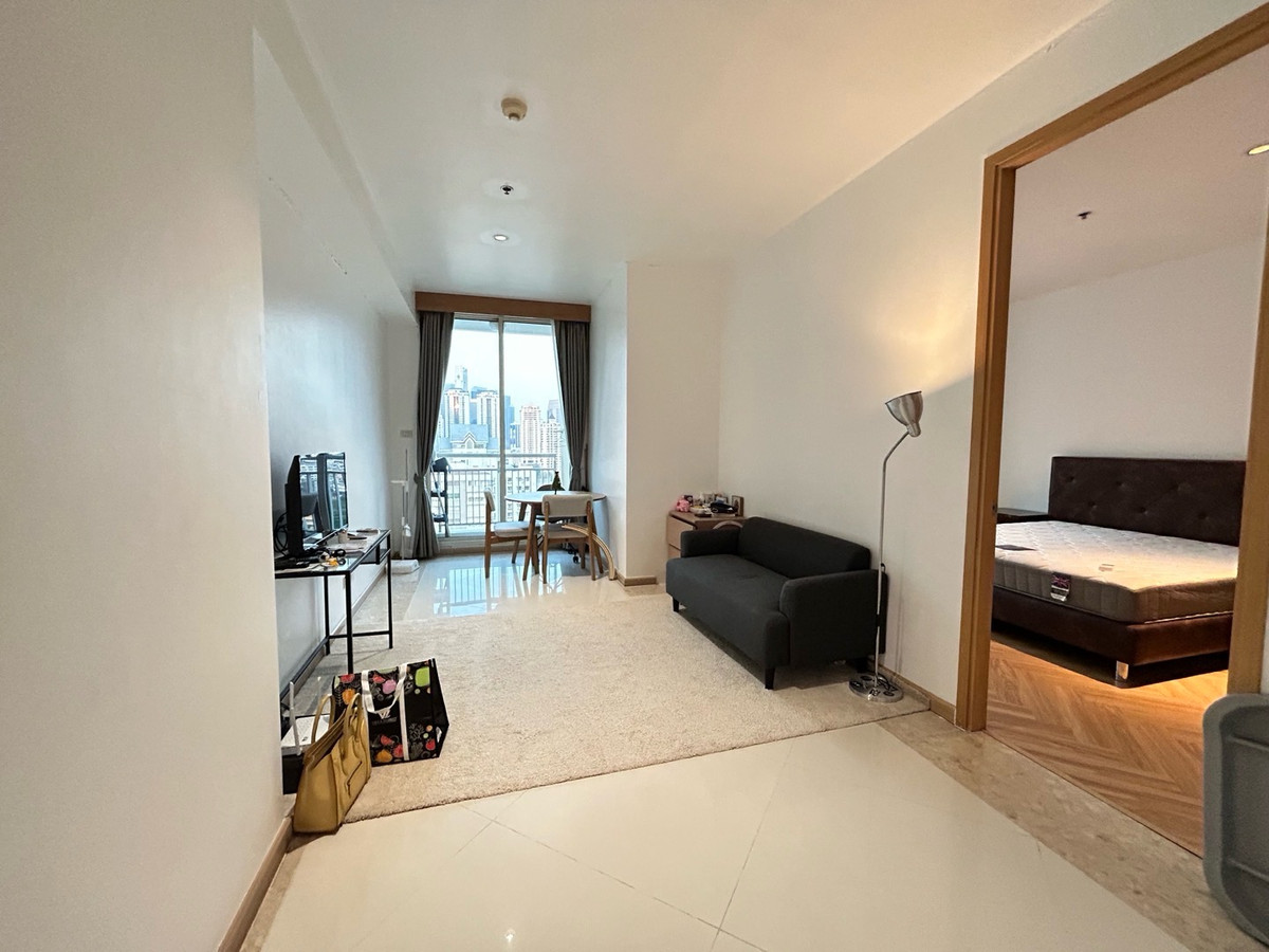 For RentCondoSathorn, Narathiwat : for rent the empire place sathorn separate 1Bed 1bath fully furniture