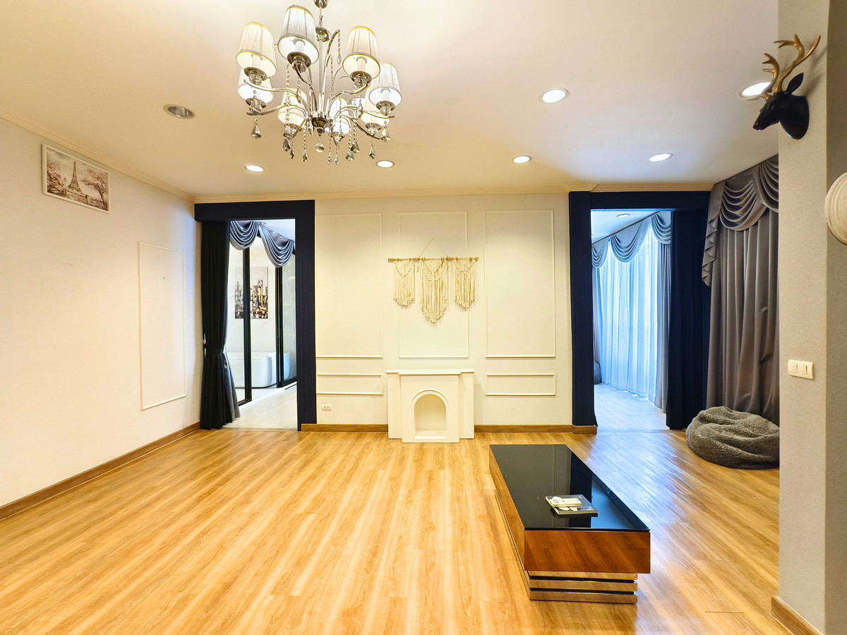 For RentHousePattanakan, Srinakarin : Rent: Detached House, Pattanakarn 50, with Solar Panels, No Maintenance Fees, Newly Renovated, 100 sq.wah, South Facing, 3 Bedrooms, 4 Bathrooms, Maid's Room, Built to Maximize Land Area.