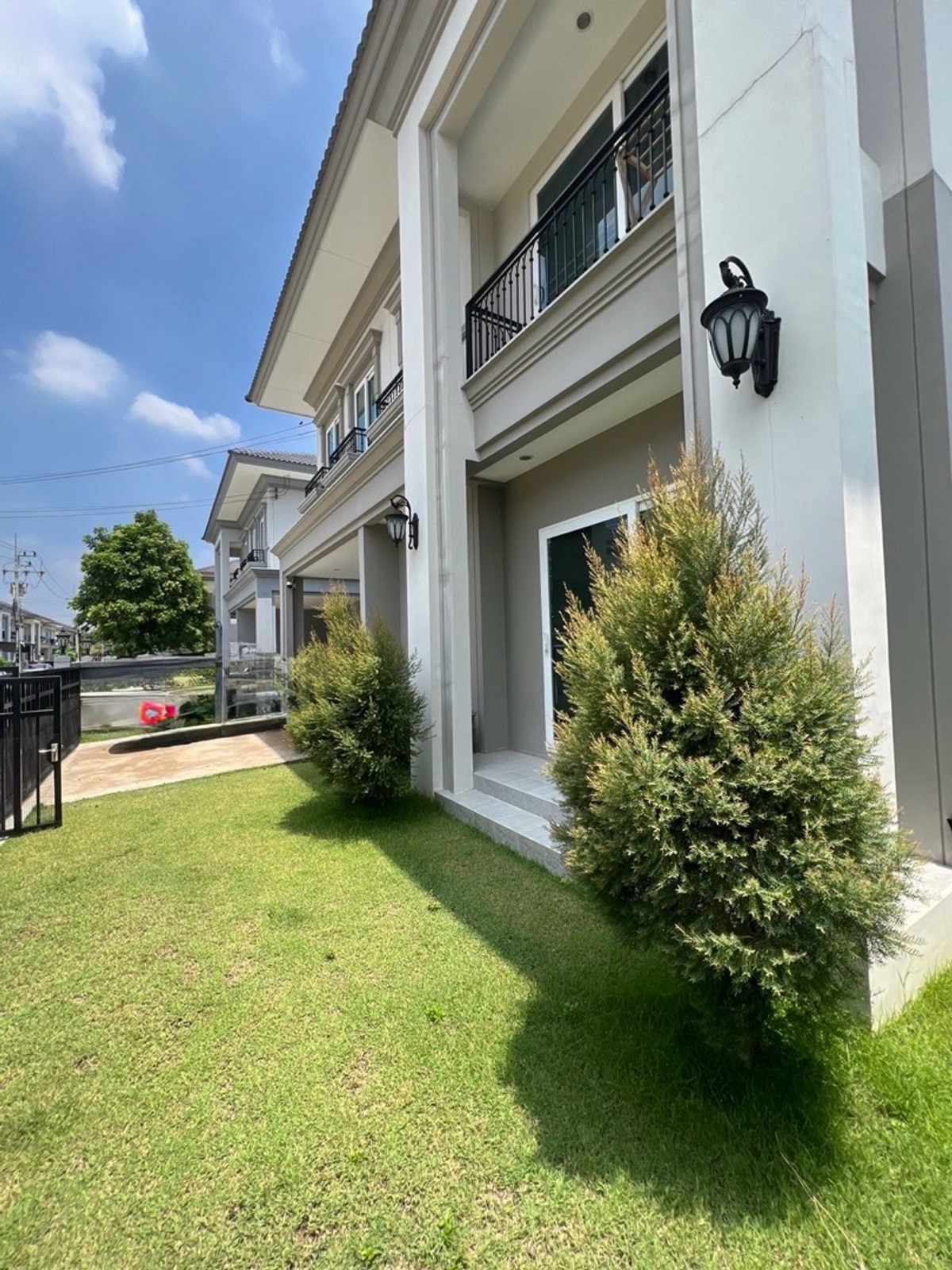 HousePathum Thani,Rangsit, Thammasat : House for Sale / Rent Grandio Vibhavadi Rangsit 4 Bedrooms 167 Sq.m. 