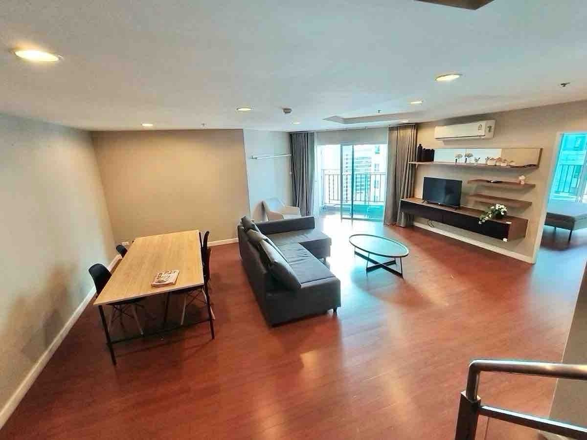 For SaleCondoRama9, Petchburi, RCA : GOOD DEAL!! FOR SALE DUPLEX 4 bedroom 4 bathroom 180sqm at building C, plz contact 092-4297949