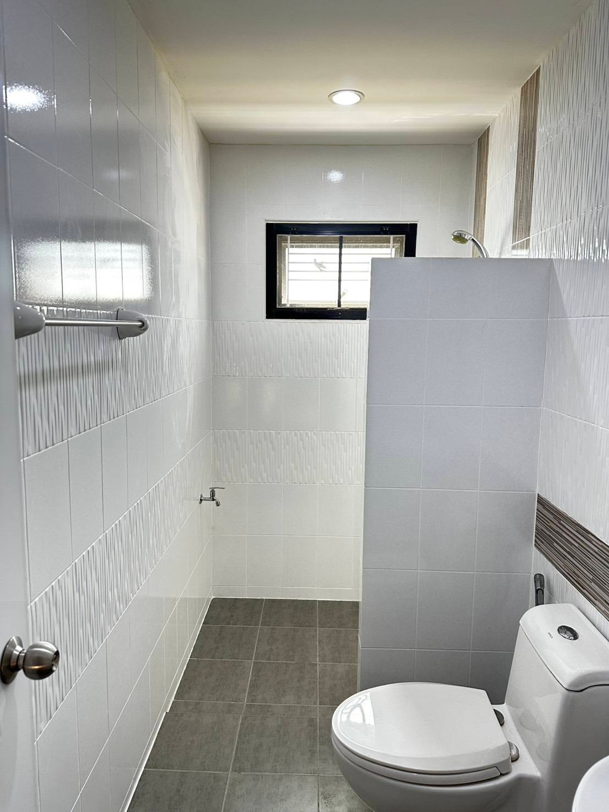 ขายบ้านพัทยา บางแสน ชลบุรี สัตหีบ : สงบแต่ไม่ไกลเมือง! ใกล้ถนนใหญ่ เดินทางไว 🌿 อนัญญา พรีเมี่ยม พลัส / 3 ห้องนอน (ขาย), Ananya Premium Plus / 3 Bedrooms (FOR SALE) BEWN062